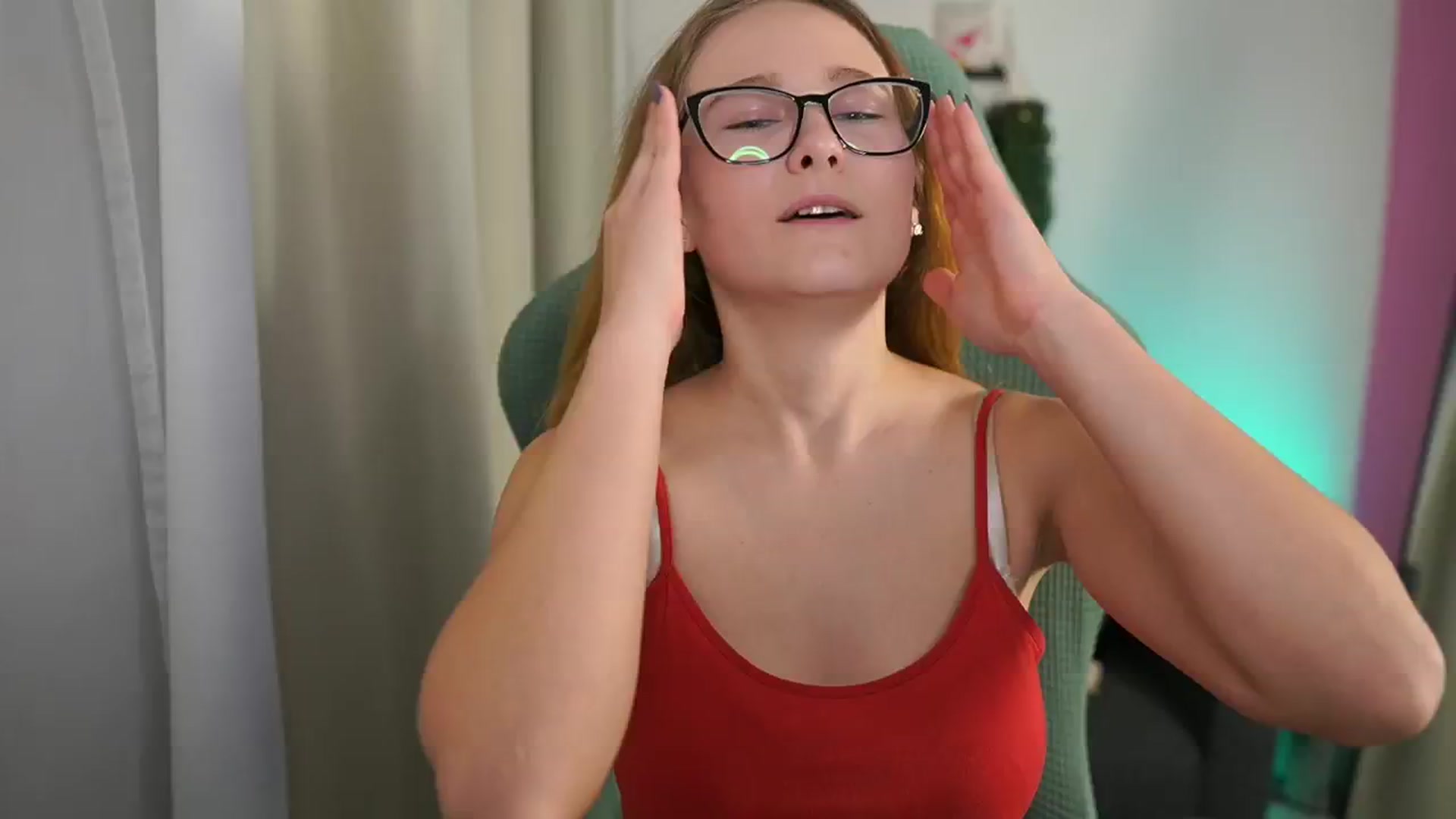 Gallery image thumbnail from Glossy_babe_'s myfreecams stream on, 11/18/2025, 16:02 image 6 of 20