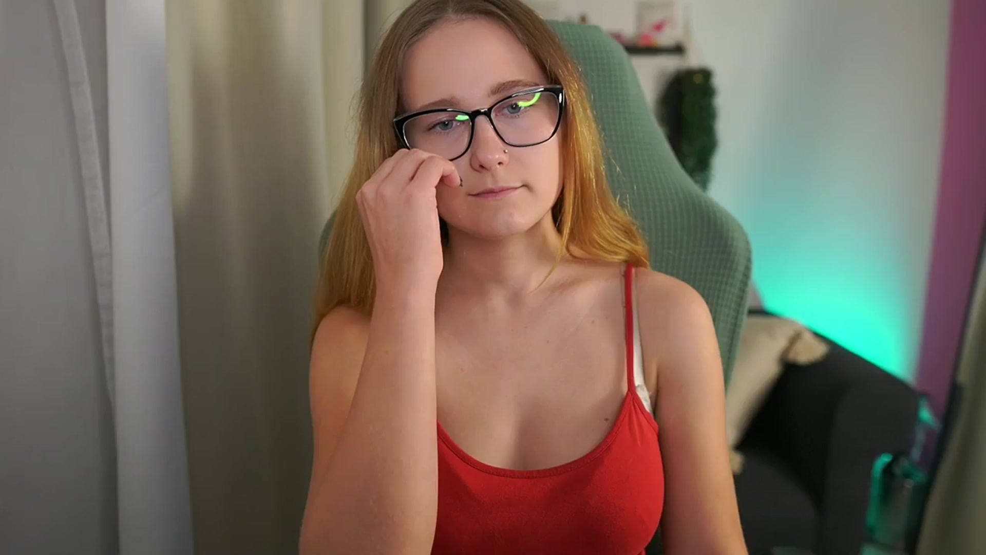Gallery image thumbnail from Glossy_babe_'s myfreecams stream on, 11/18/2025, 17:29 image 13 of 20