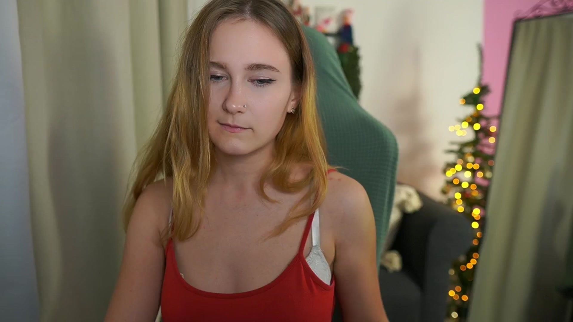 Gallery image thumbnail from Glossy_babe_'s myfreecams stream on, 12/03/2025, 19:00 image 9 of 20