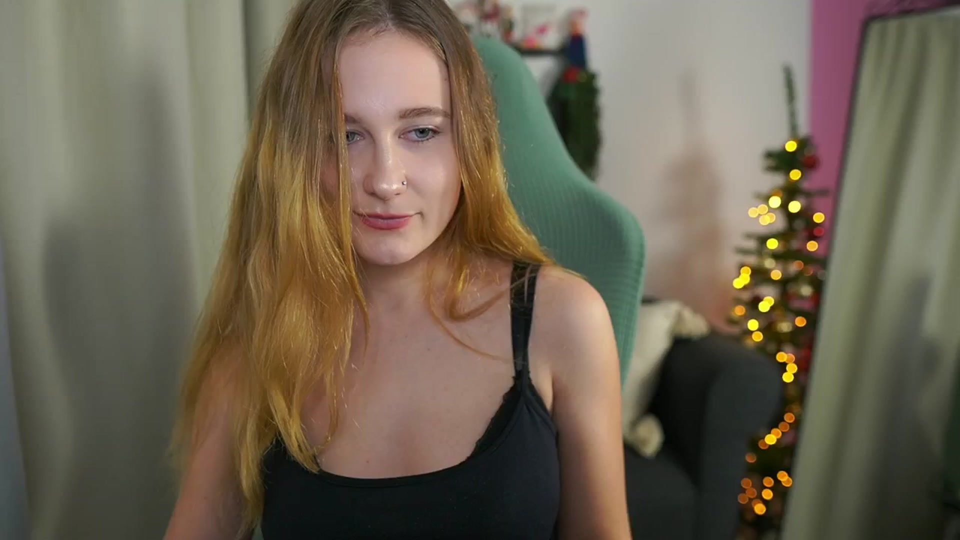 Gallery image thumbnail from Glossy_babe_'s myfreecams stream on, 12/08/2025, 16:37 image 1 of 20