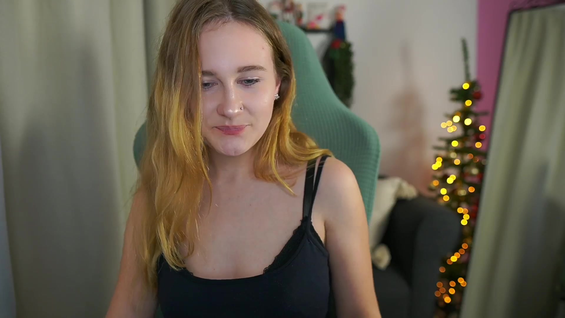 Gallery image thumbnail from Glossy_babe_'s myfreecams stream on, 12/08/2025, 17:39 image 12 of 20