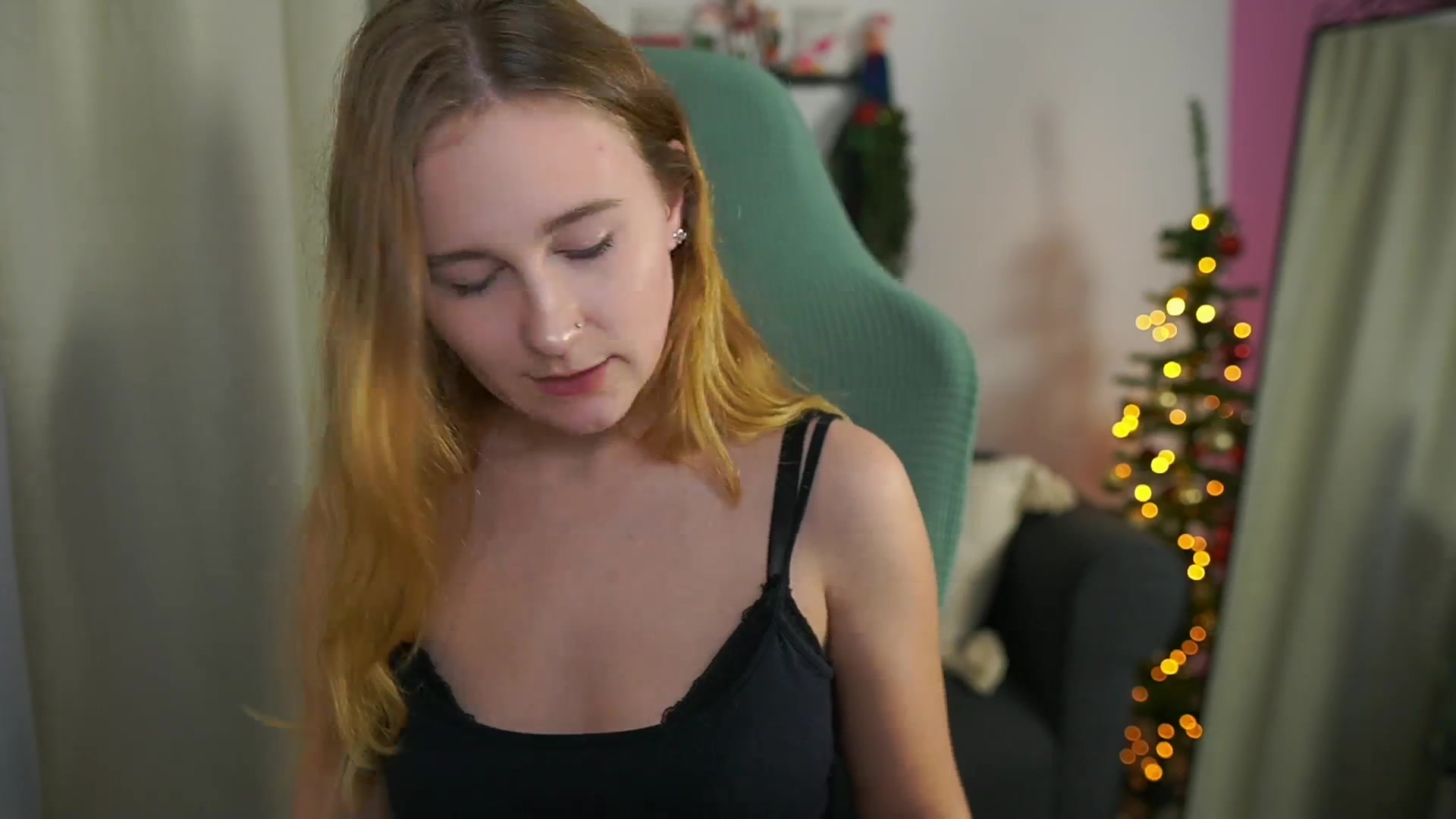 Gallery image thumbnail from Glossy_babe_'s myfreecams stream on, 12/08/2025, 17:39 image 11 of 20