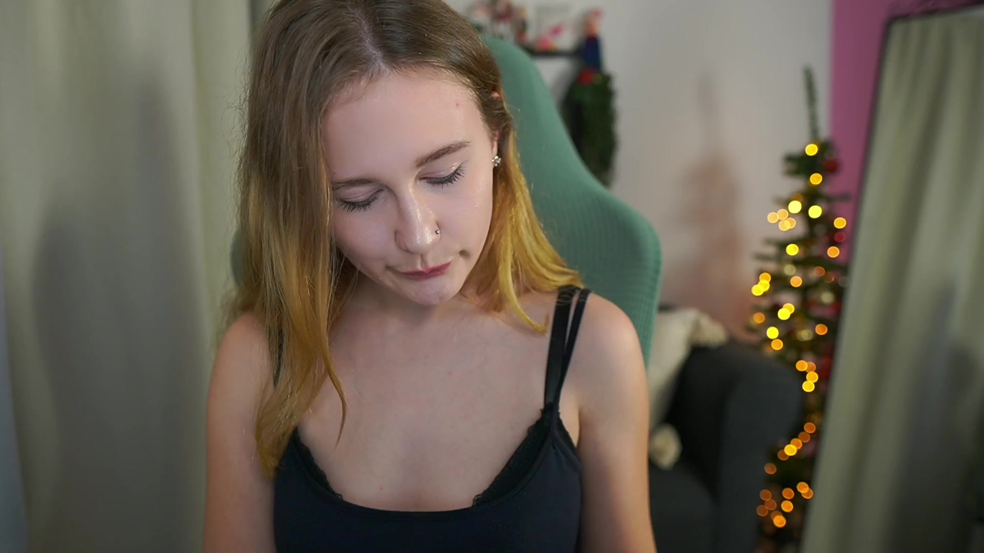 Gallery image thumbnail from Glossy_babe_'s myfreecams stream on, 12/08/2025, 17:39 image 10 of 20