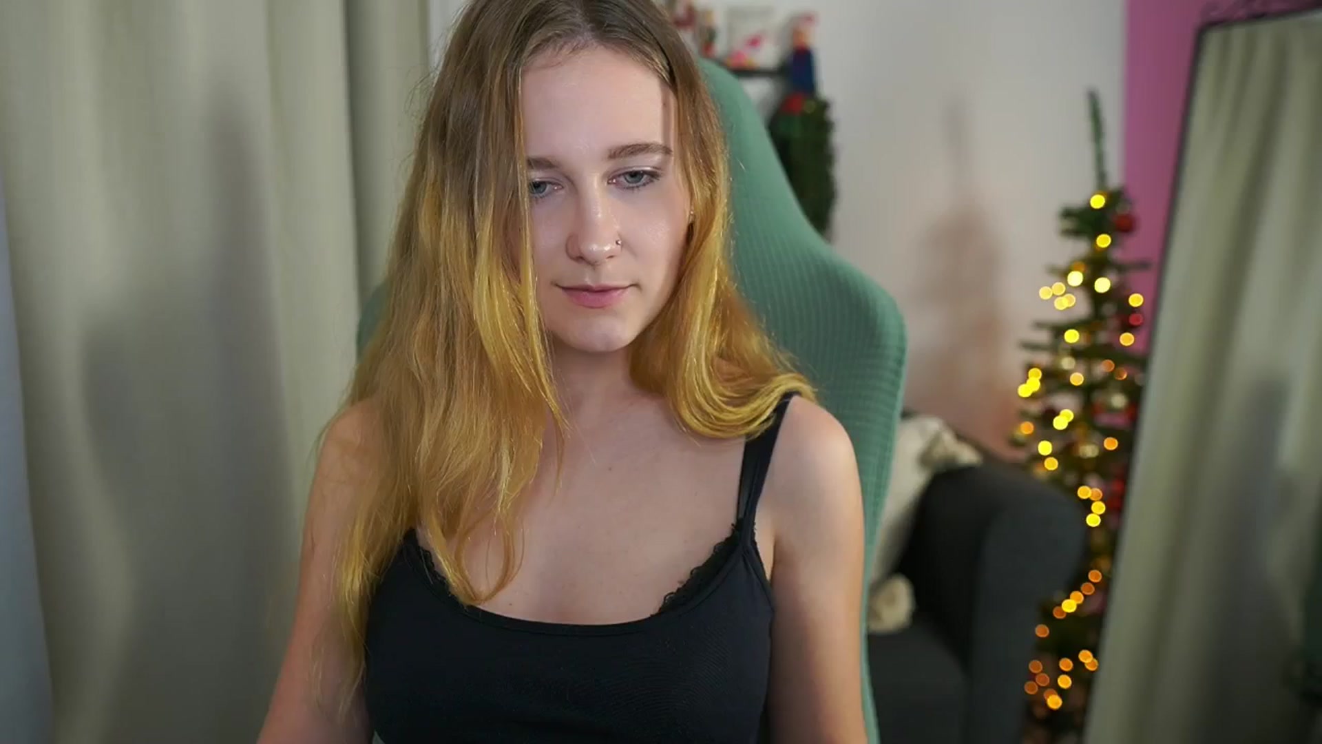 Gallery image thumbnail from Glossy_babe_'s myfreecams stream on, 12/08/2025, 18:21 image 16 of 20