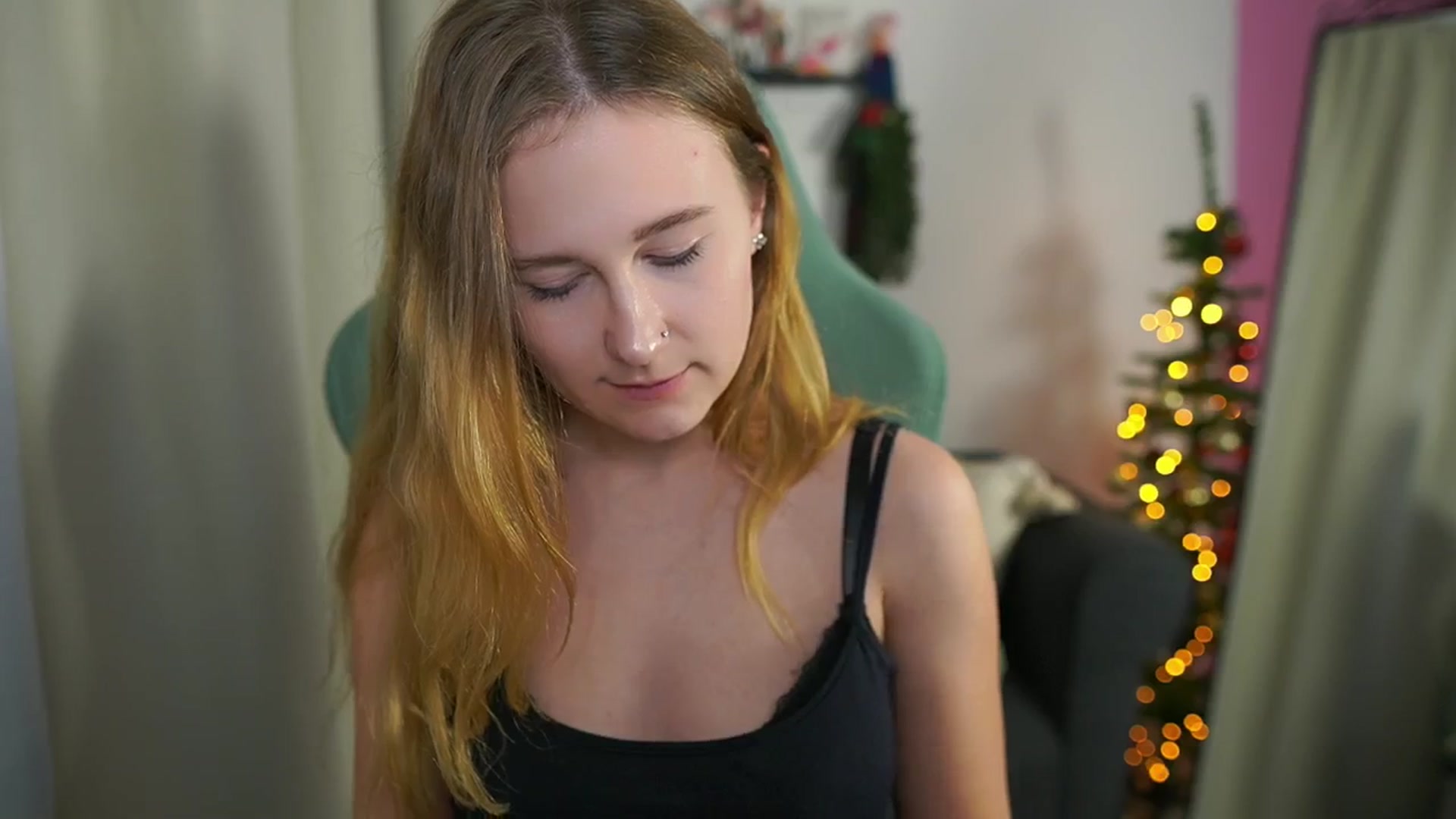 Gallery image thumbnail from Glossy_babe_'s myfreecams stream on, 12/08/2025, 18:21 image 11 of 20