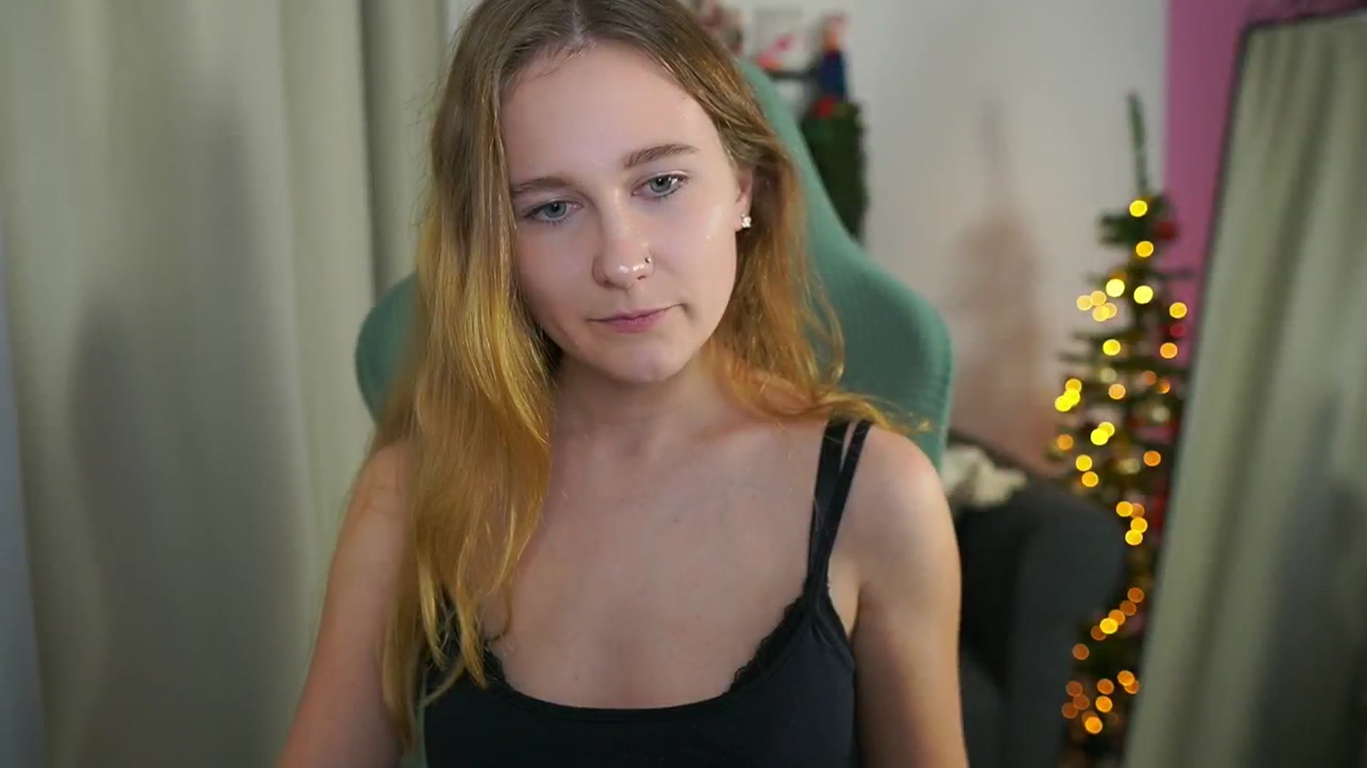 Gallery image thumbnail from Glossy_babe_'s myfreecams stream on, 12/08/2025, 22:30 image 14 of 20