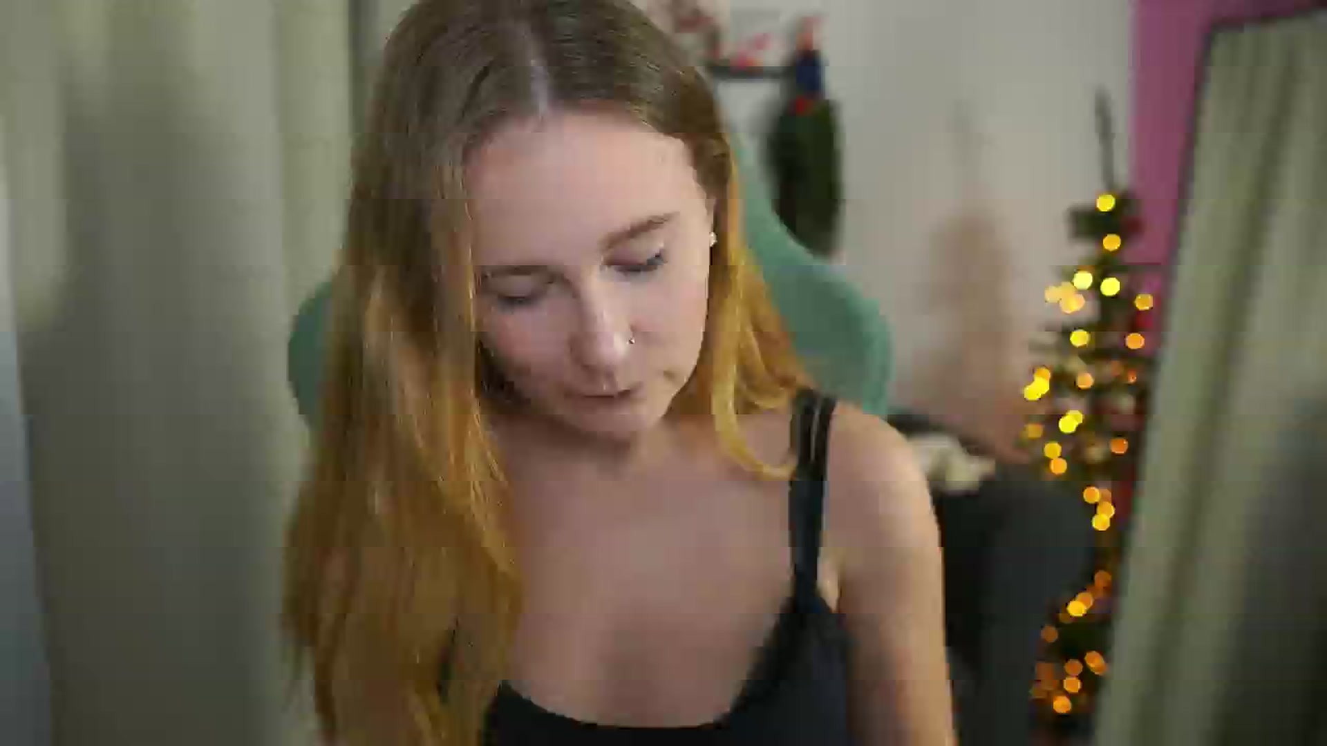 Gallery image thumbnail from Glossy_babe_'s myfreecams stream on, 12/08/2025, 22:30 image 18 of 20
