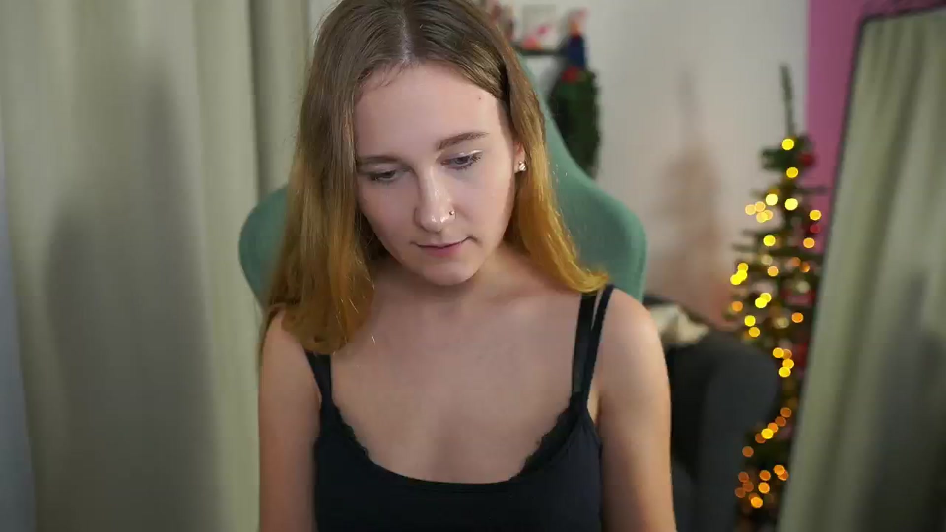 Gallery image thumbnail from Glossy_babe_'s myfreecams stream on, 12/08/2025, 22:30 image 13 of 20