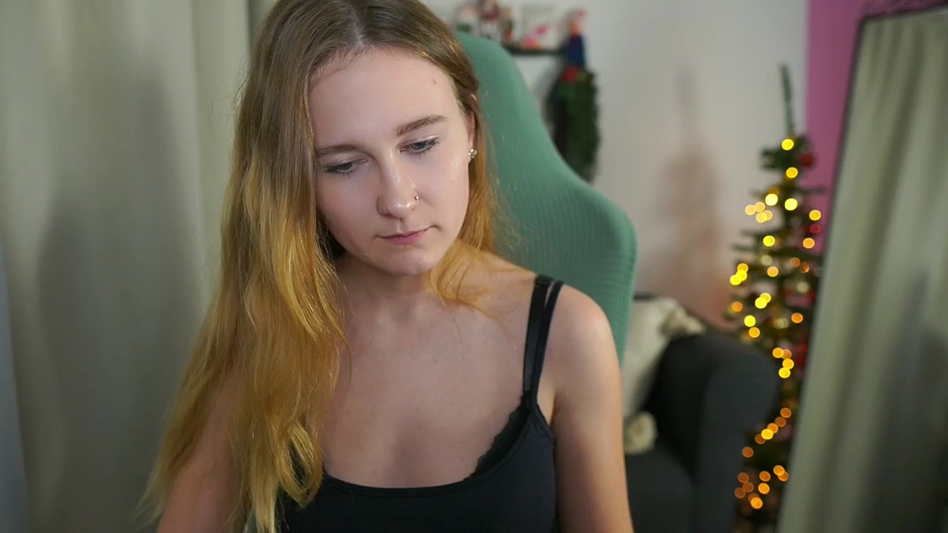Gallery image thumbnail from Glossy_babe_'s myfreecams stream on, 12/08/2025, 22:30 image 1 of 20