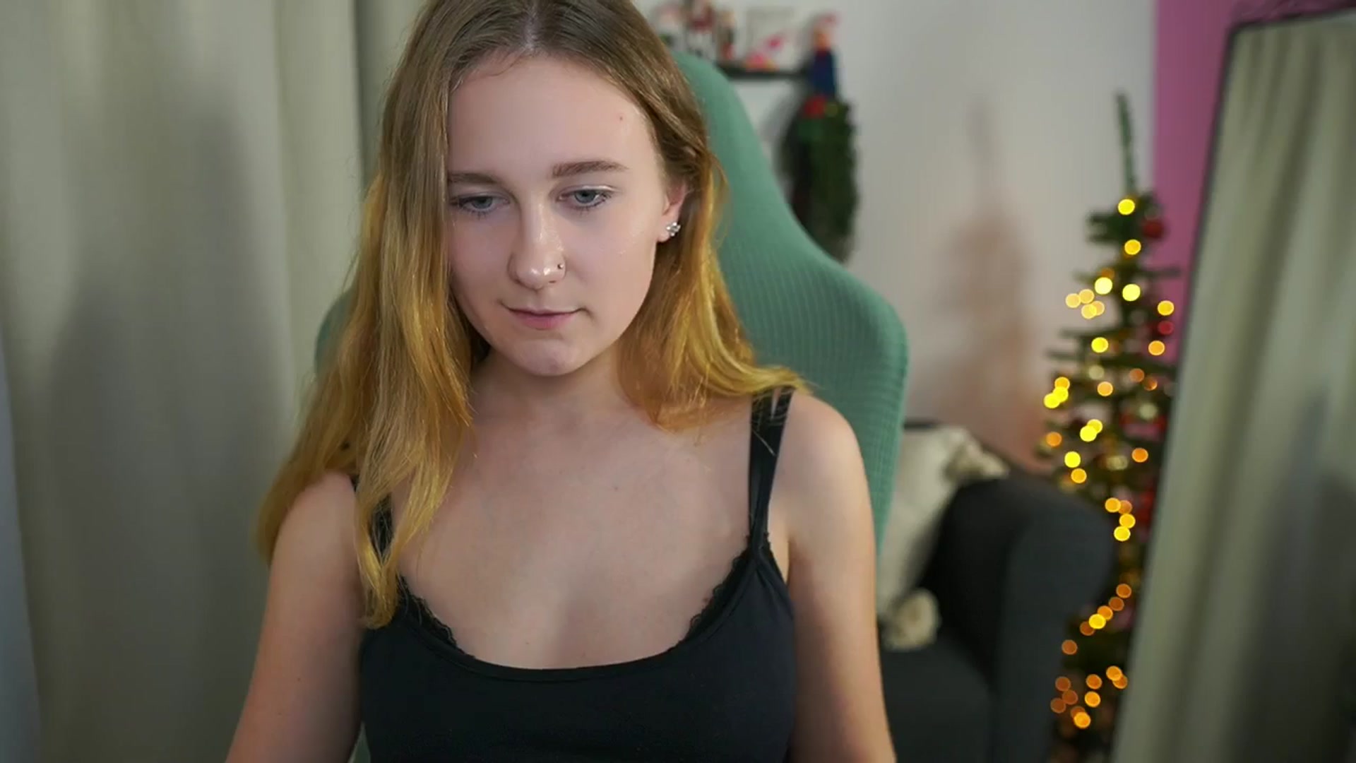 Gallery image thumbnail from Glossy_babe_'s myfreecams stream on, 12/08/2025, 22:30 image 3 of 20