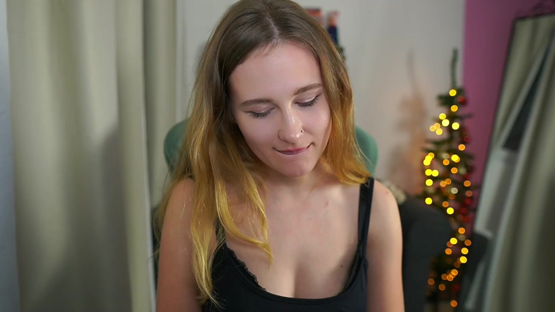 Gallery image thumbnail from Glossy_babe_'s myfreecams stream on, 12/12/2025, 16:55 image 8 of 20