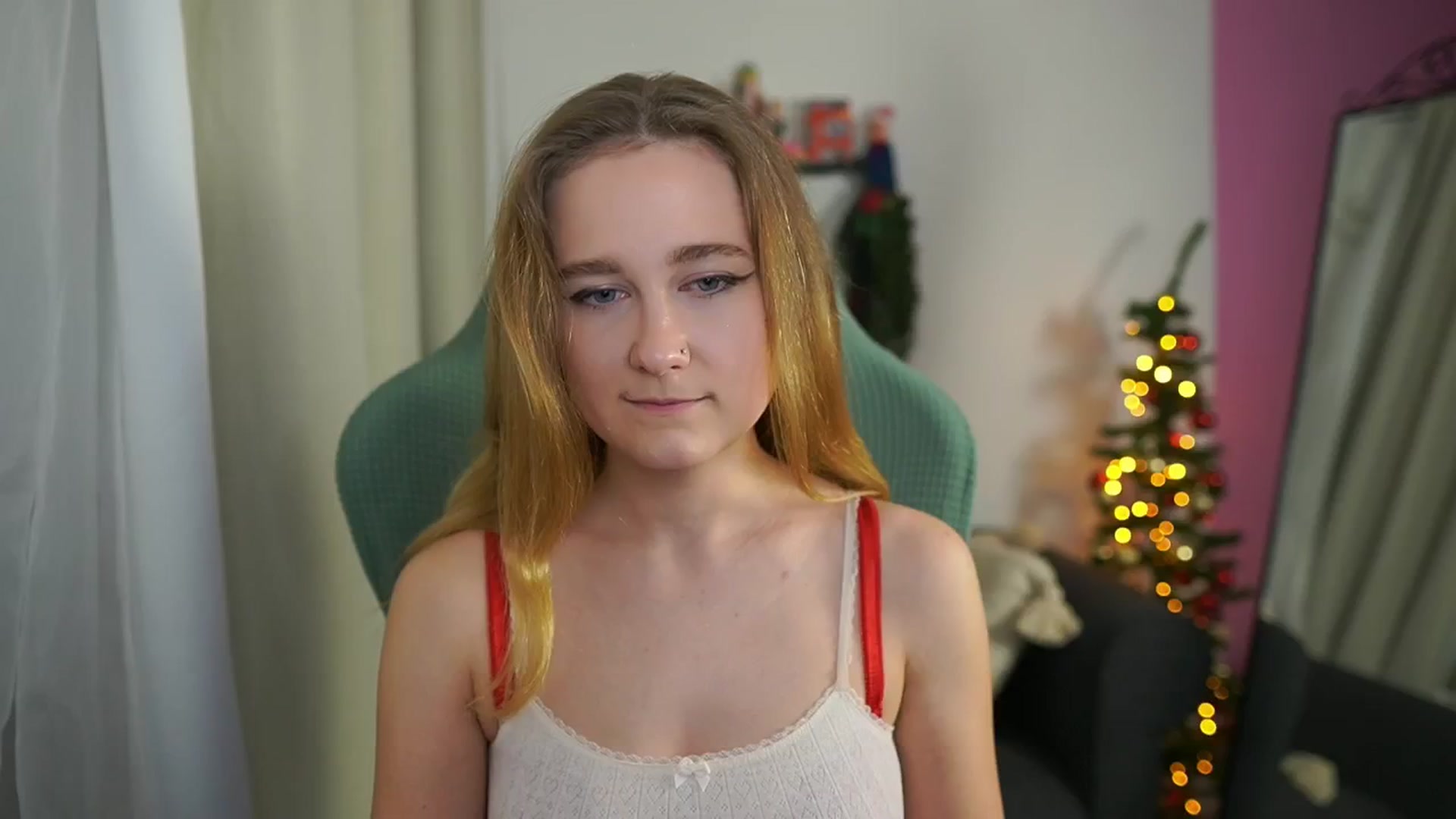 Gallery image thumbnail from Glossy_babe_'s myfreecams stream on, 12/19/2025, 18:57 image 14 of 20