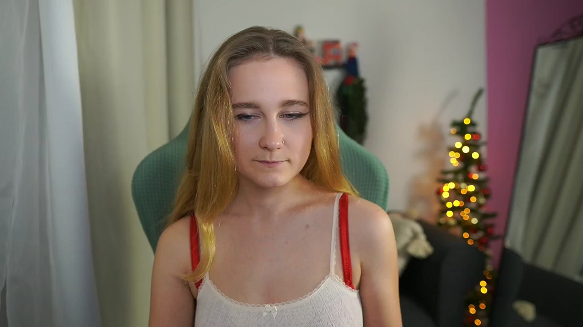Gallery image thumbnail from Glossy_babe_'s myfreecams stream on, 12/19/2025, 18:57 image 13 of 20