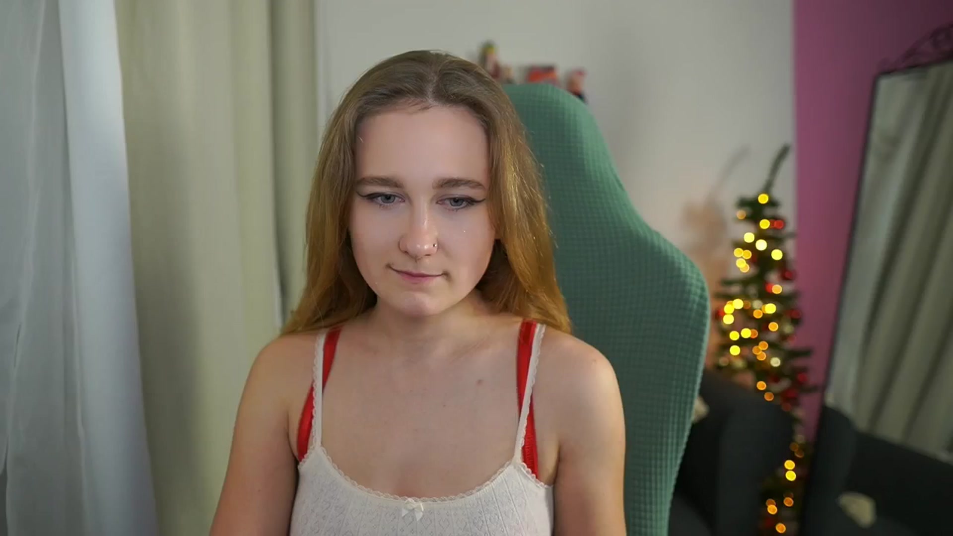 Gallery image thumbnail from Glossy_babe_'s myfreecams stream on, 12/19/2025, 18:57 image 4 of 20
