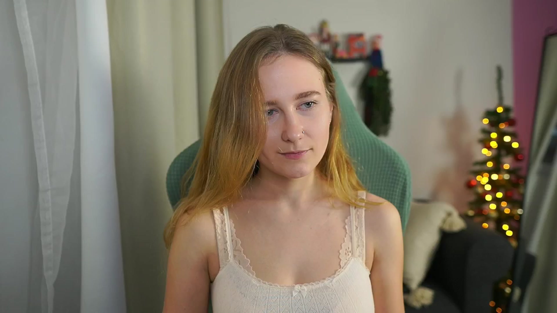 Gallery image thumbnail from Glossy_babe_'s myfreecams stream on, 12/23/2025, 10:27 image 12 of 20