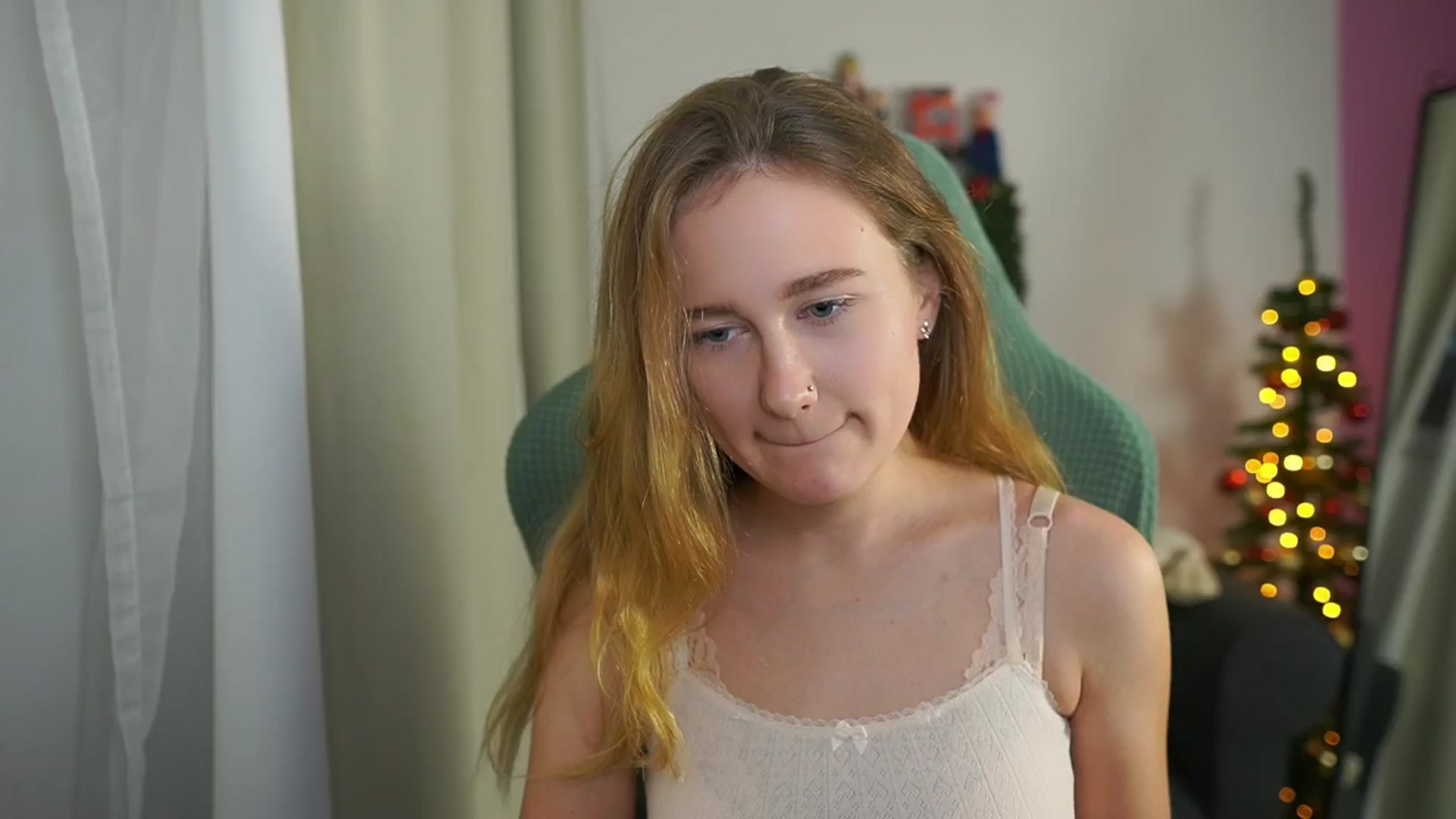 Gallery image thumbnail from Glossy_babe_'s myfreecams stream on, 12/23/2025, 10:27 image 1 of 20