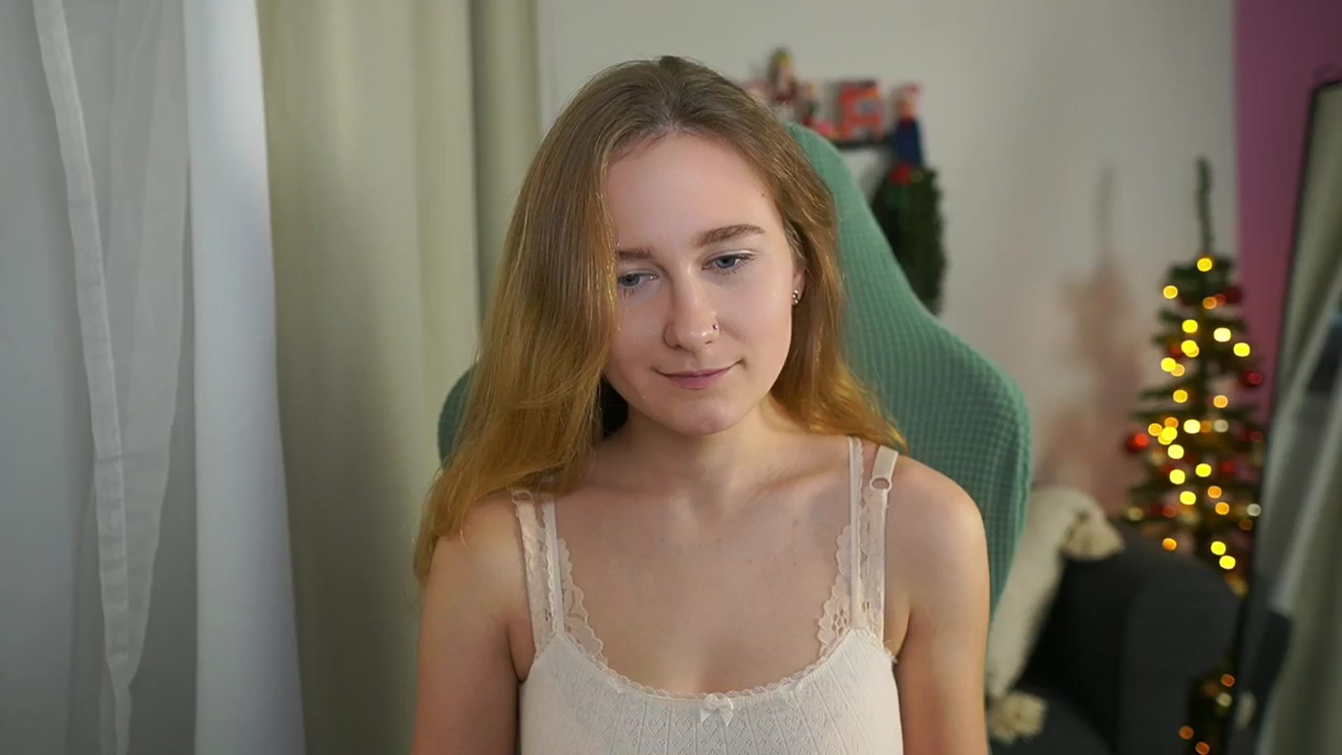 Gallery image thumbnail from Glossy_babe_'s myfreecams stream on, 12/23/2025, 10:27 image 9 of 20