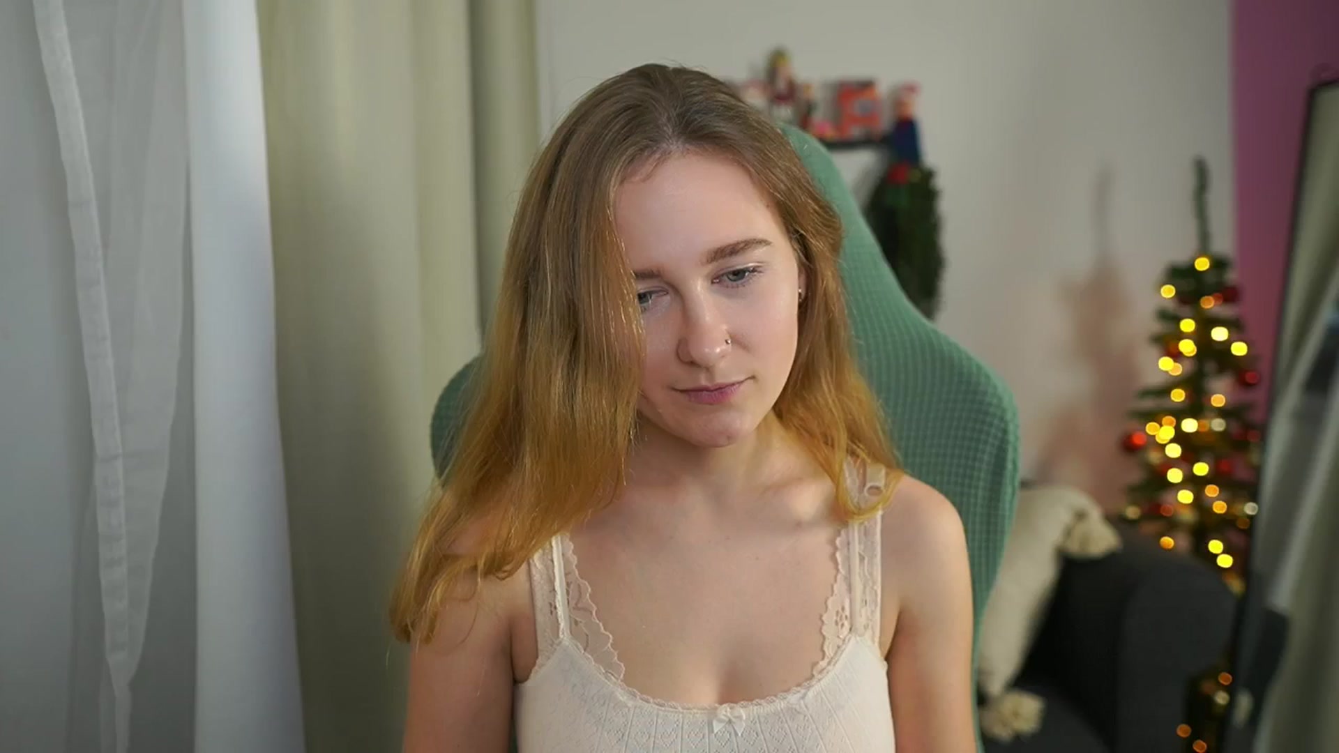 Gallery image thumbnail from Glossy_babe_'s myfreecams stream on, 12/23/2025, 10:27 image 10 of 20