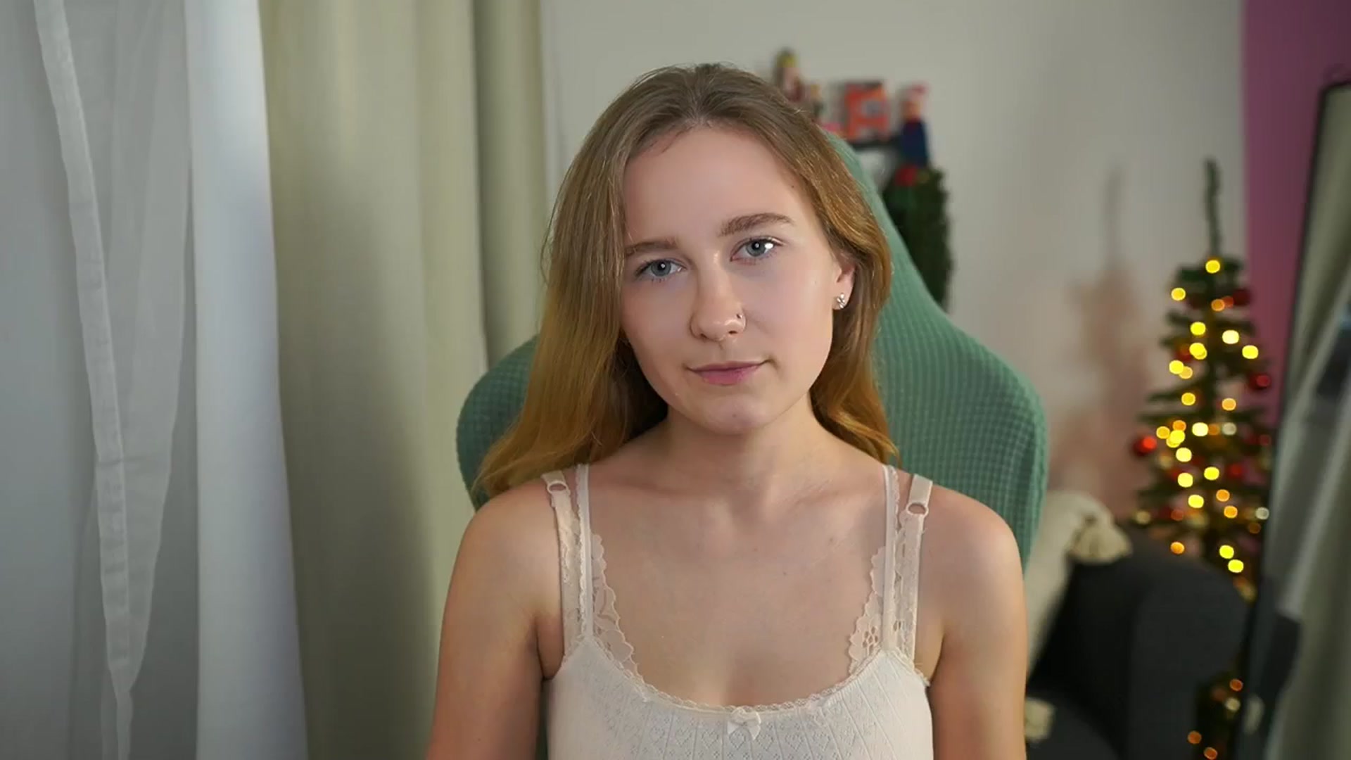 Gallery image thumbnail from Glossy_babe_'s myfreecams stream on, 12/23/2025, 10:27 image 7 of 20