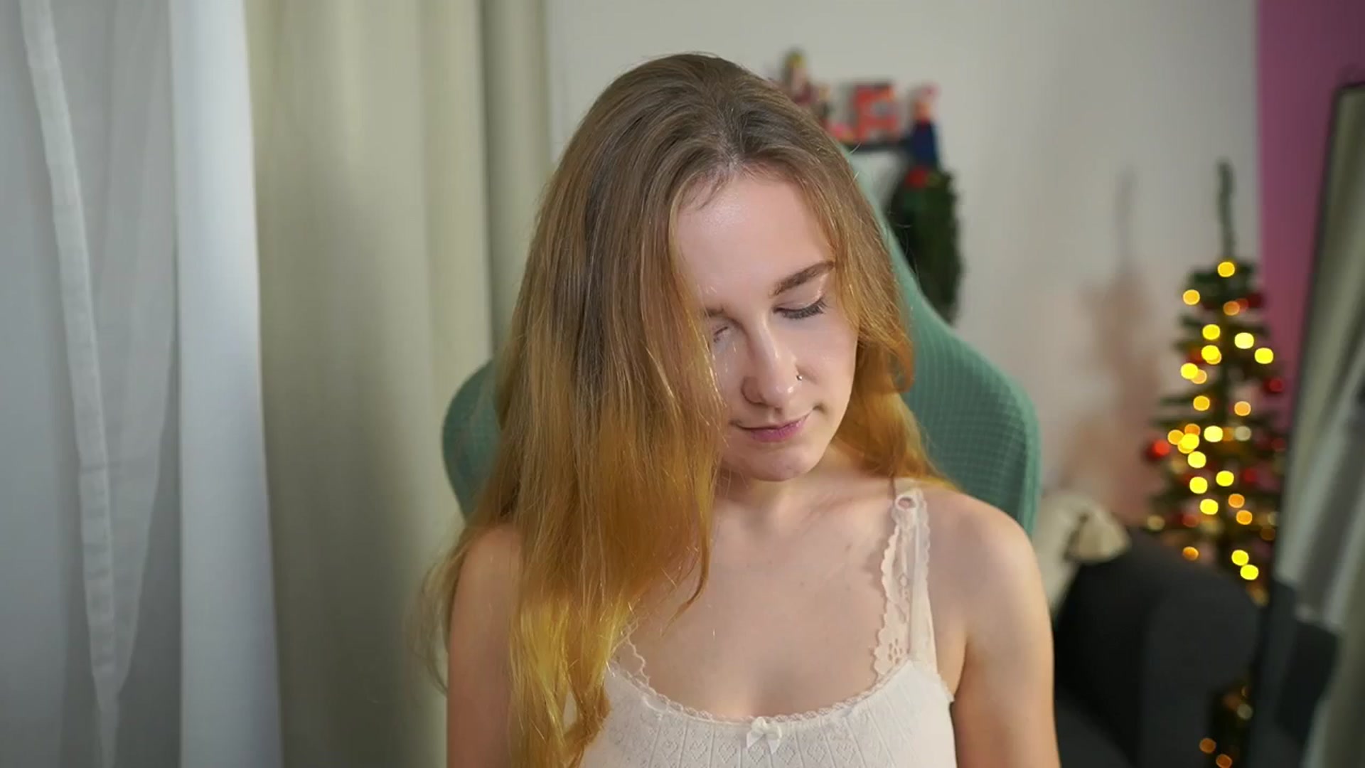 Gallery image thumbnail from Glossy_babe_'s myfreecams stream on, 12/23/2025, 12:10 image 17 of 20