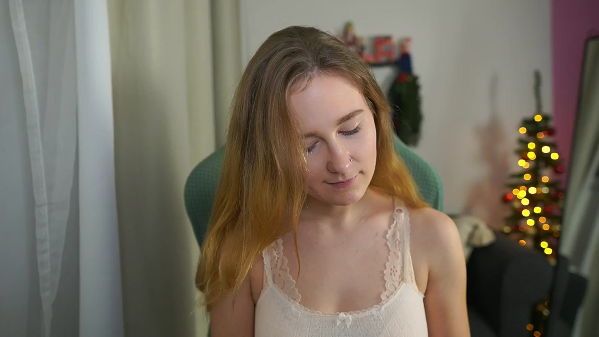 Gallery image thumbnail from Glossy_babe_'s myfreecams stream on, 12/23/2025, 12:10 image 15 of 20