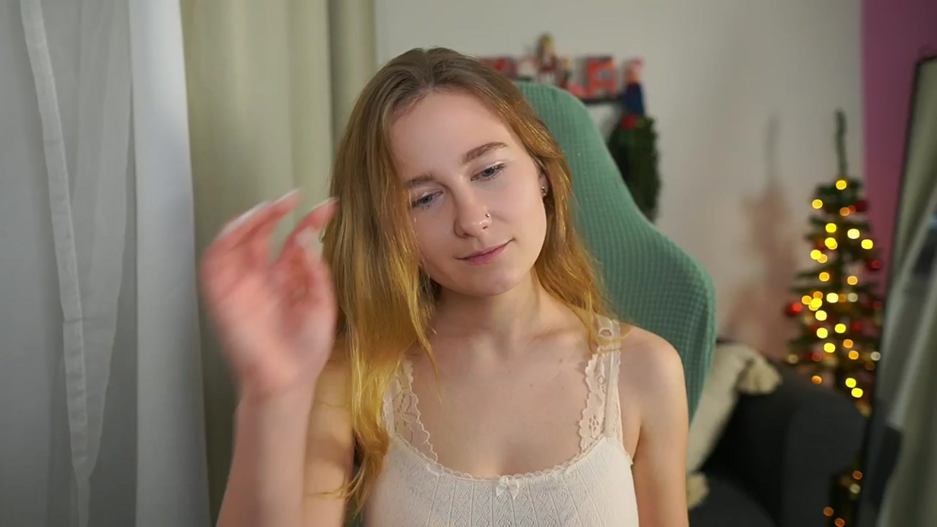 Gallery image thumbnail from Glossy_babe_'s myfreecams stream on, 12/23/2025, 12:10 image 2 of 20