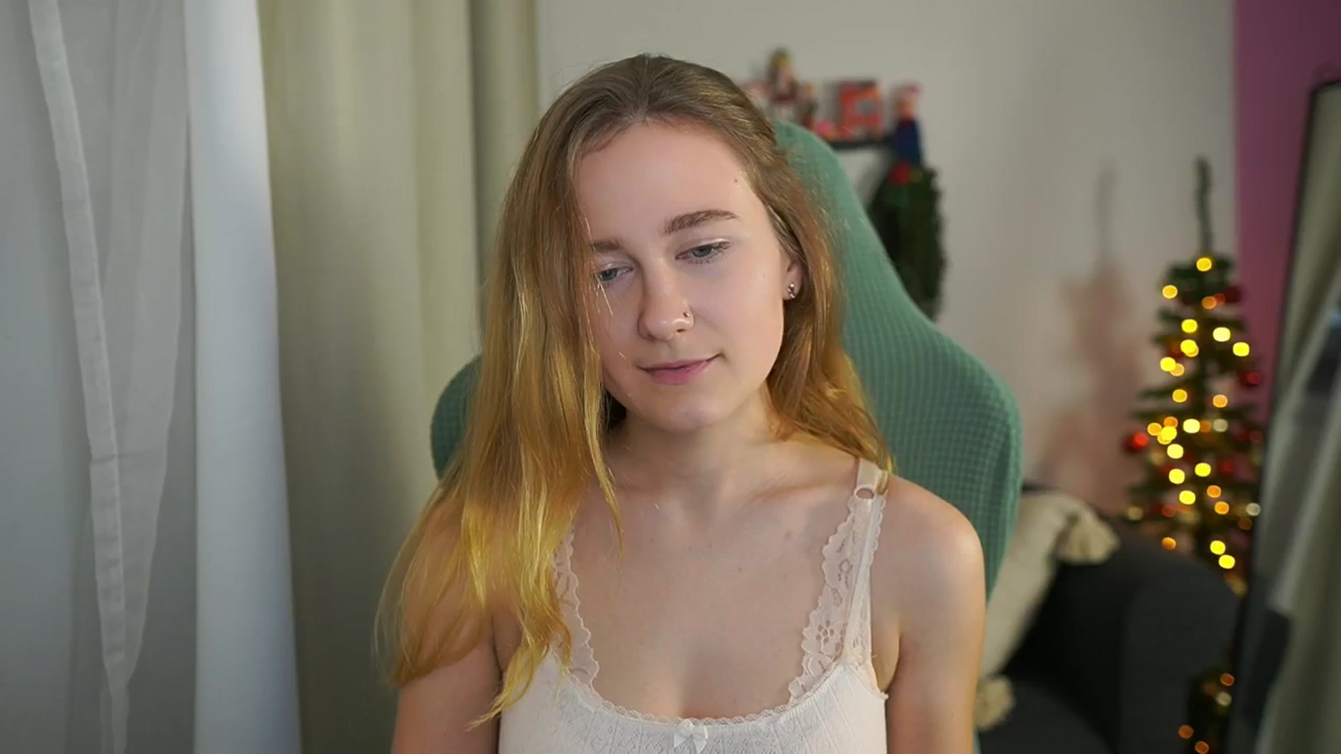 Gallery image thumbnail from Glossy_babe_'s myfreecams stream on, 12/23/2025, 12:10 image 1 of 20