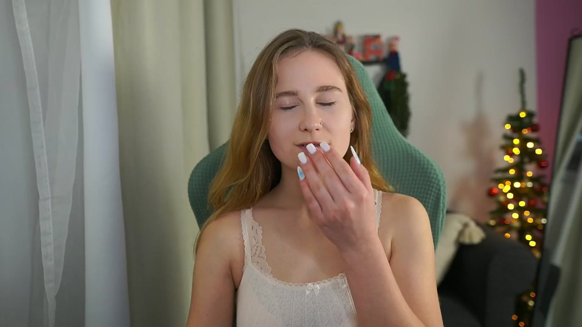 Gallery image thumbnail from Glossy_babe_'s myfreecams stream on, 12/23/2025, 12:10 image 7 of 20