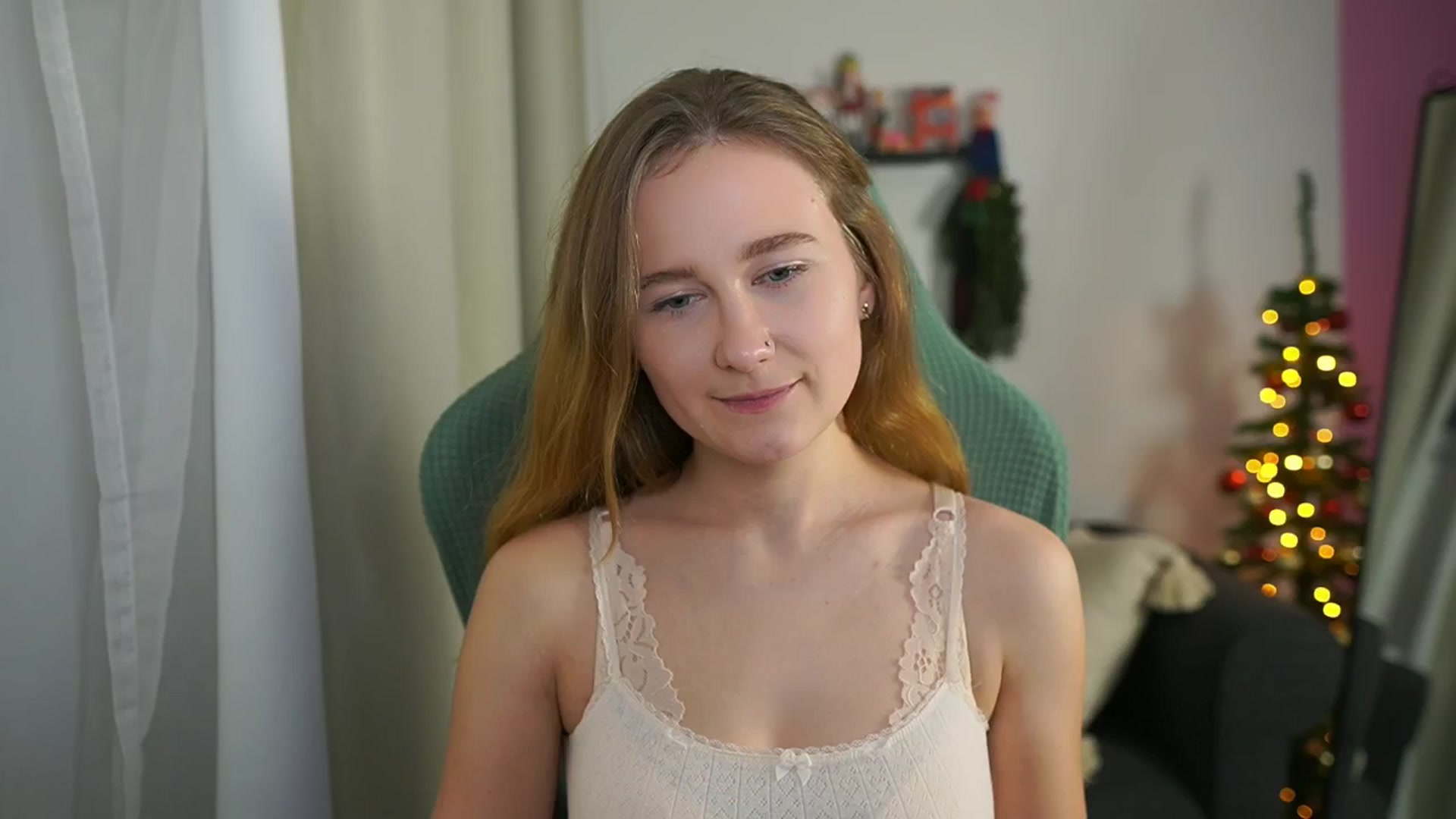 Gallery image thumbnail from Glossy_babe_'s myfreecams stream on, 12/23/2025, 12:10 image 9 of 20