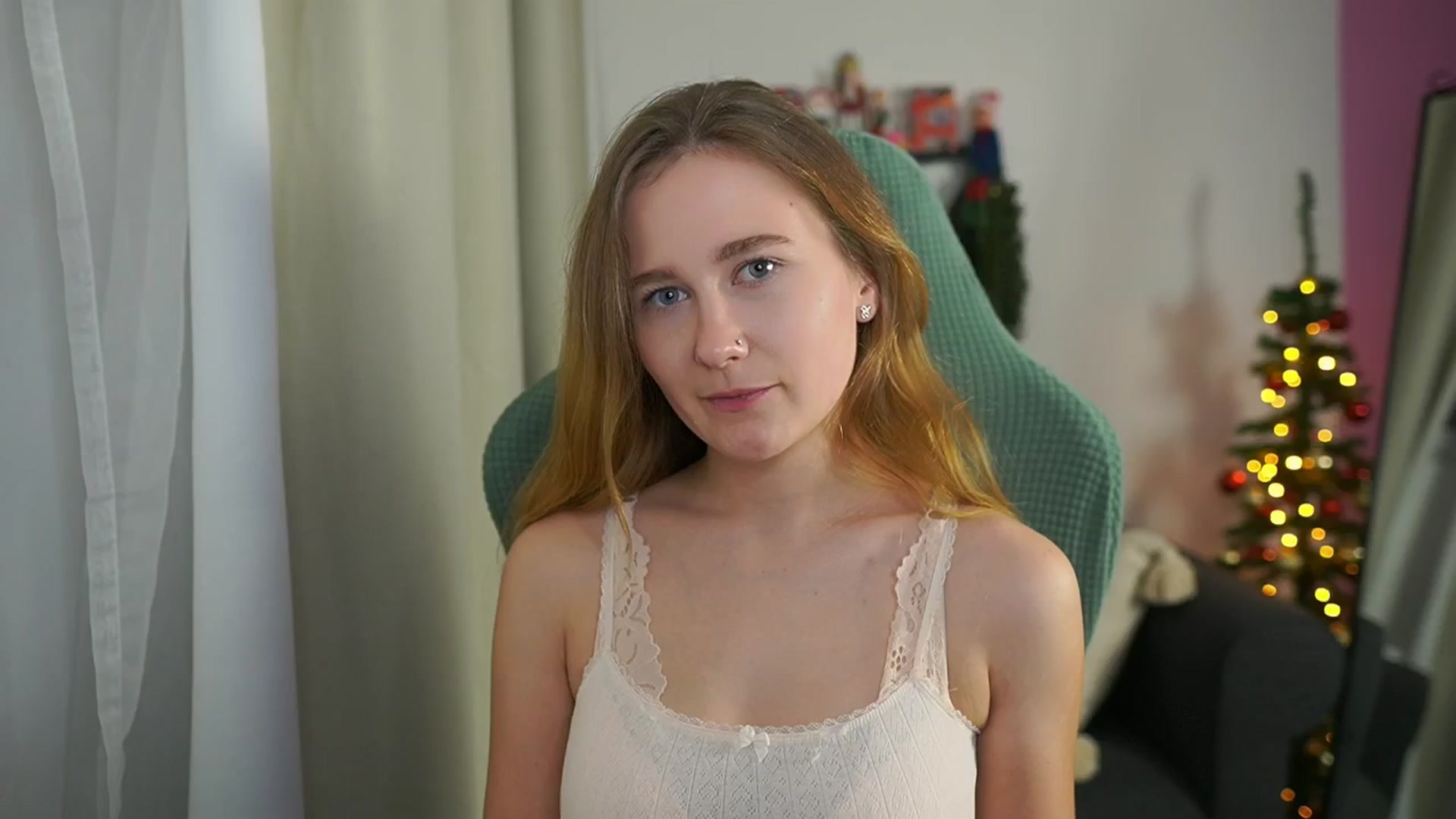 Gallery image thumbnail from Glossy_babe_'s myfreecams stream on, 12/23/2025, 12:10 image 19 of 20