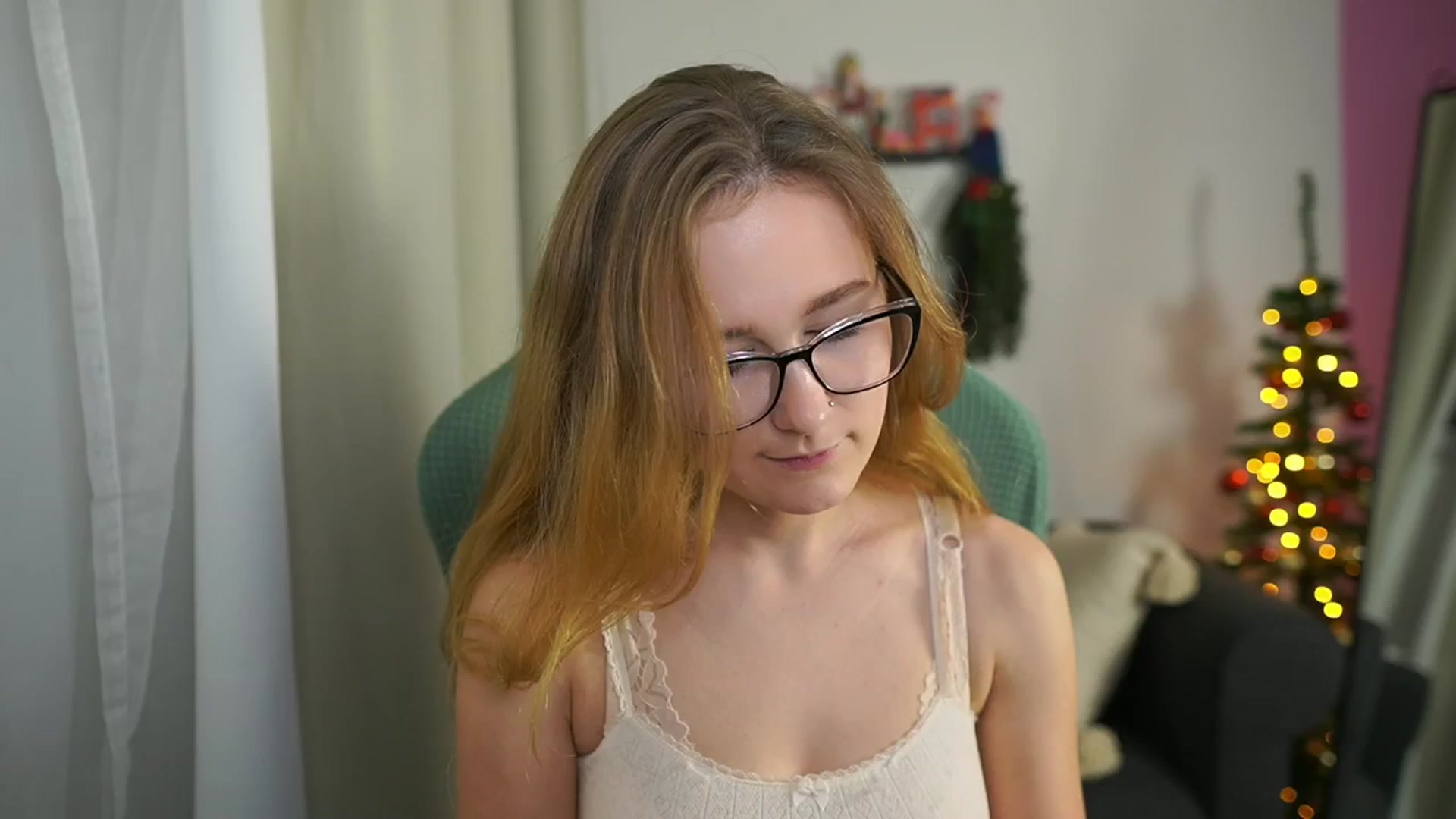 Gallery image thumbnail from Glossy_babe_'s myfreecams stream on, 12/23/2025, 13:09 image 8 of 20