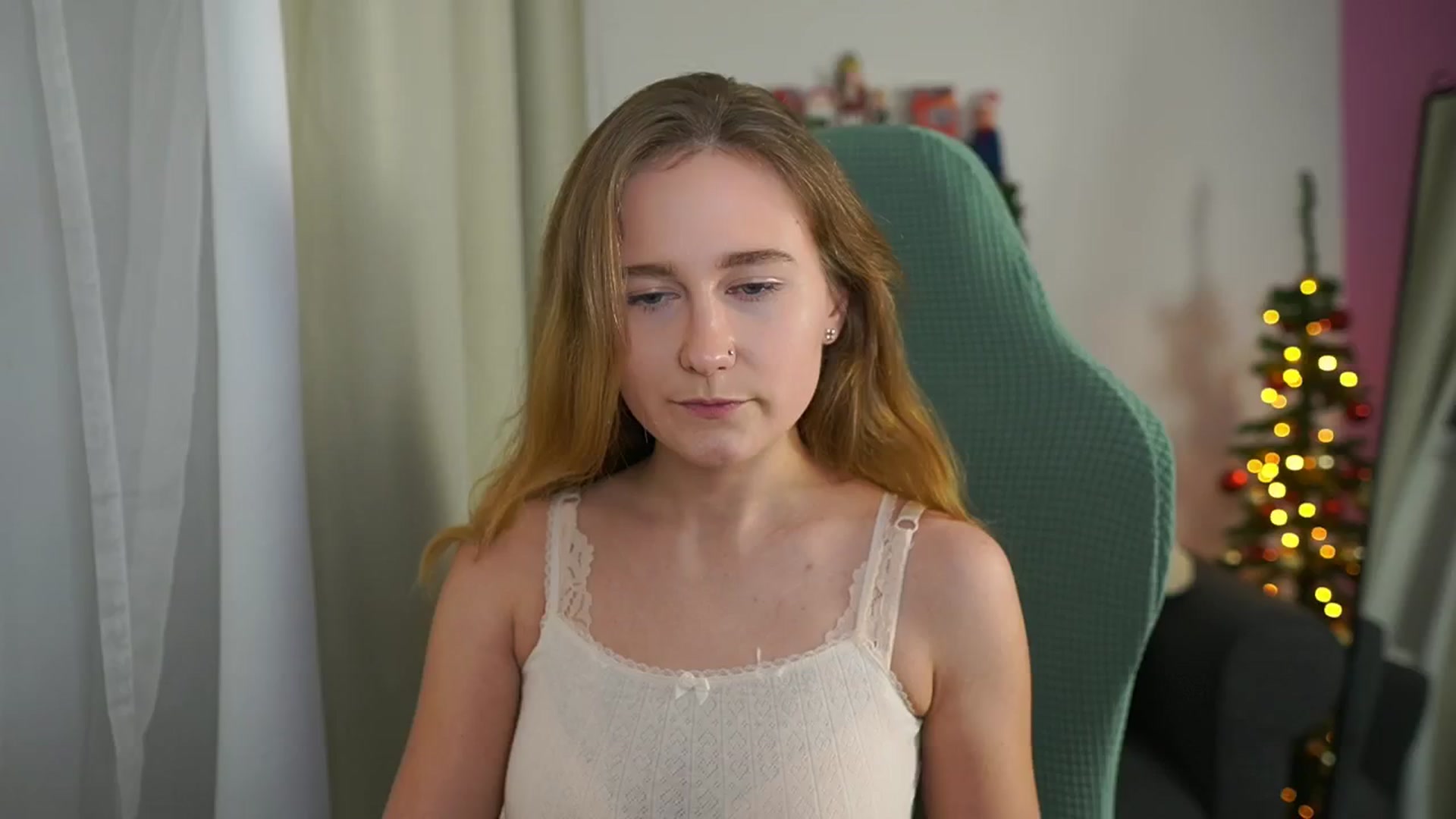 Gallery image thumbnail from Glossy_babe_'s myfreecams stream on, 12/23/2025, 14:00 image 16 of 20