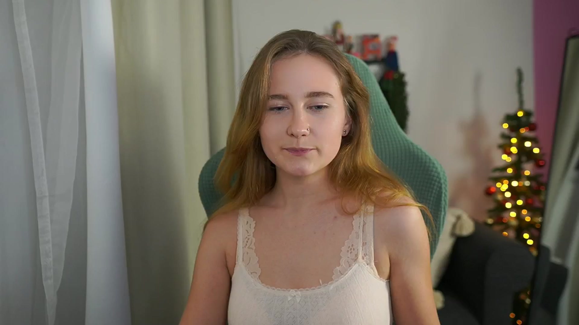 Gallery image thumbnail from Glossy_babe_'s myfreecams stream on, 12/23/2025, 14:00 image 17 of 20