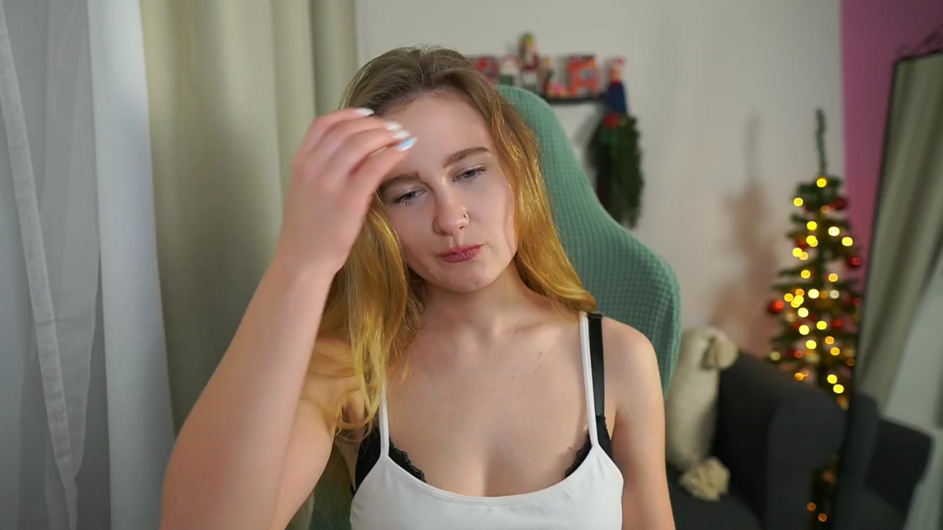Gallery image thumbnail from Glossy_babe_'s myfreecams stream on, 12/27/2025, 12:48 image 2 of 20