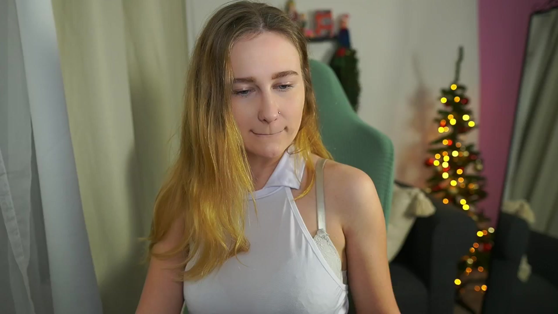 Gallery image thumbnail from Glossy_babe_'s myfreecams stream on, 01/02/2026, 14:45 image 14 of 20