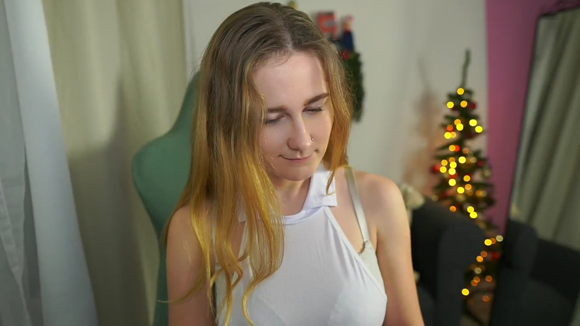 Gallery image thumbnail from Glossy_babe_'s myfreecams stream on, 01/03/2026, 24:02 image 7 of 20