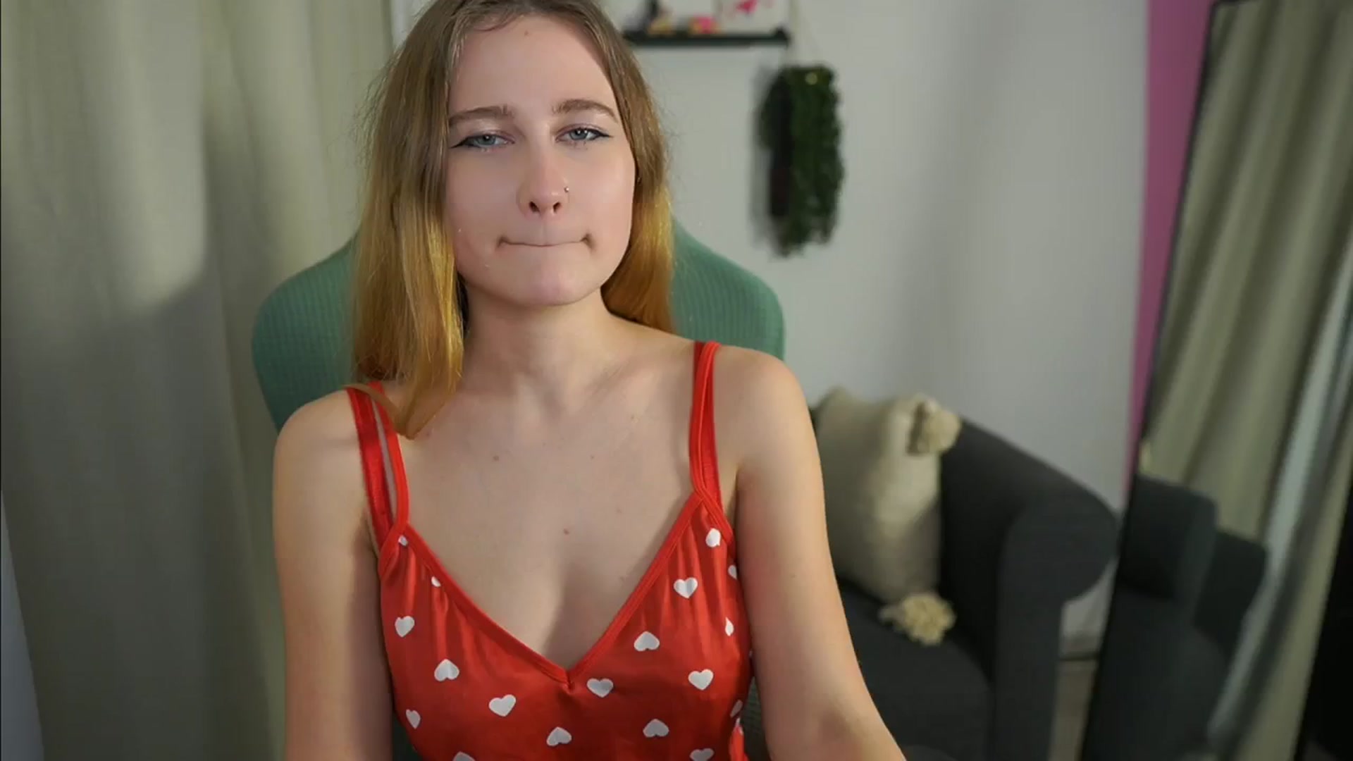 Gallery image thumbnail from Glossy_babe_'s myfreecams stream on, 01/26/2026, 17:28 image 13 of 20