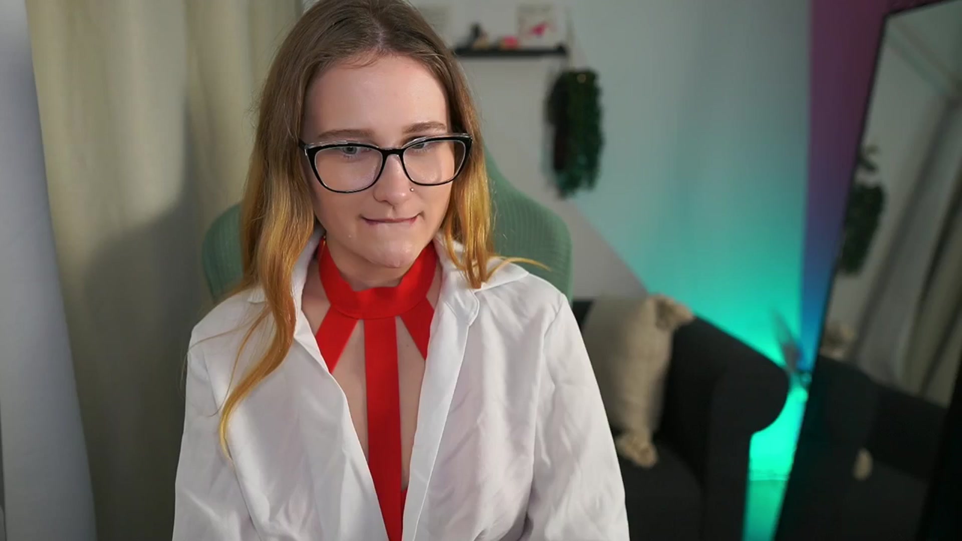 Gallery image thumbnail from Glossy_babe_'s myfreecams stream on, 02/01/2026, 15:48 image 1 of 20