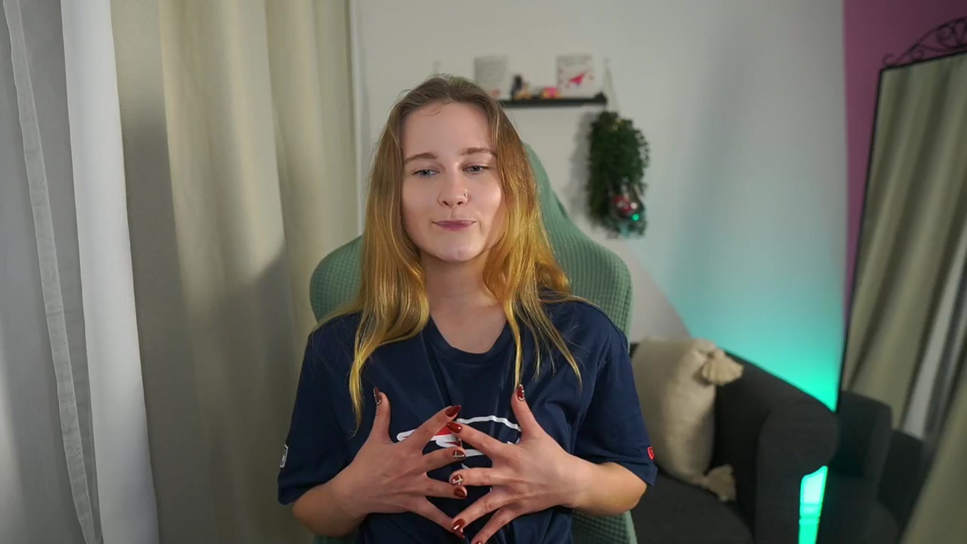 Gallery image thumbnail from Glossy_babe_'s myfreecams stream on, 02/08/2026, 12:43 image 7 of 20