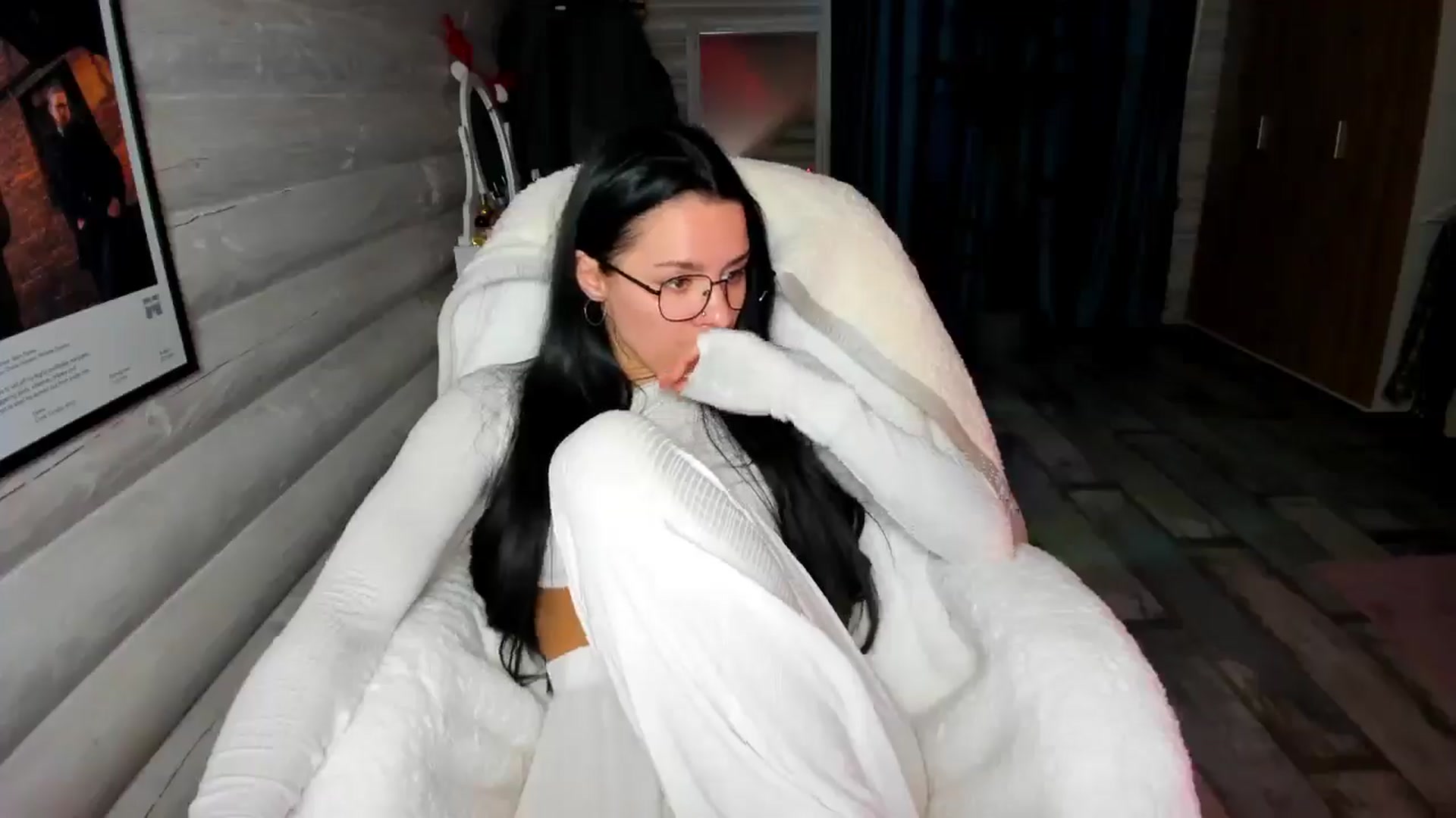 Gallery image thumbnail from GltPleasure's myfreecams stream on, 01/10/2026, 06:47 image 19 of 20
