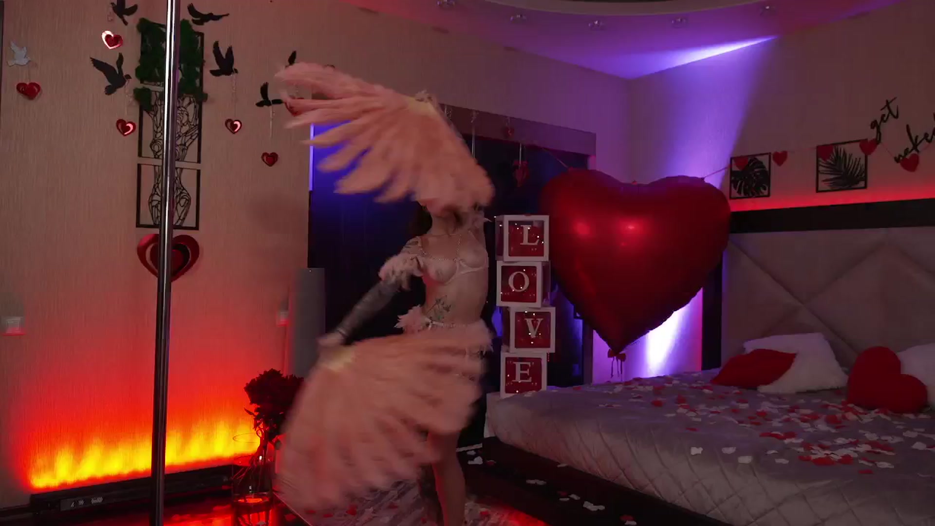 Gallery image thumbnail from GoGoDr3am's myfreecams stream on, 02/14/2025, 03:19 image 17 of 20