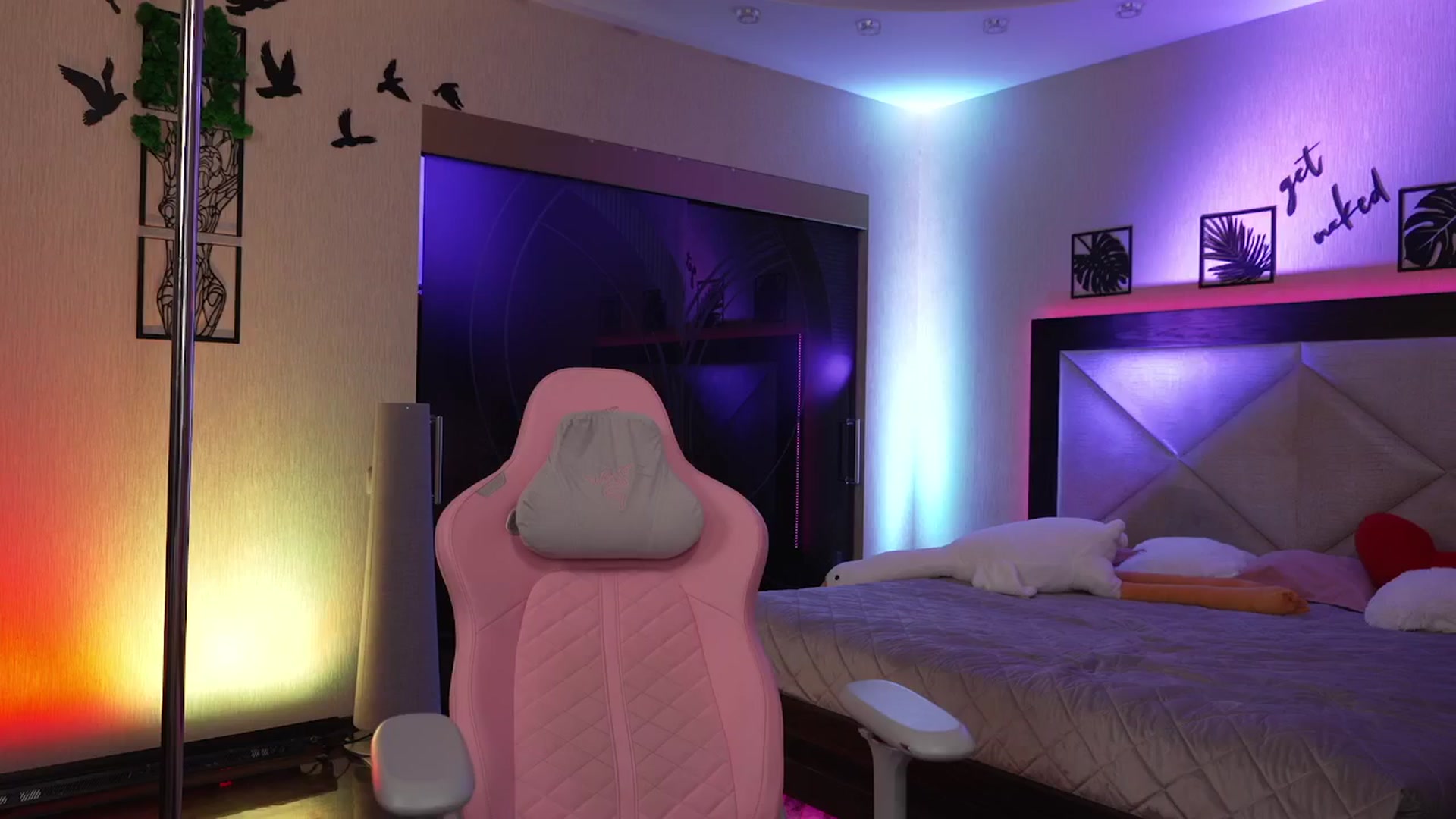 Gallery image thumbnail from GoGoDr3am's myfreecams stream on, 02/22/2025, 23:19 image 15 of 20