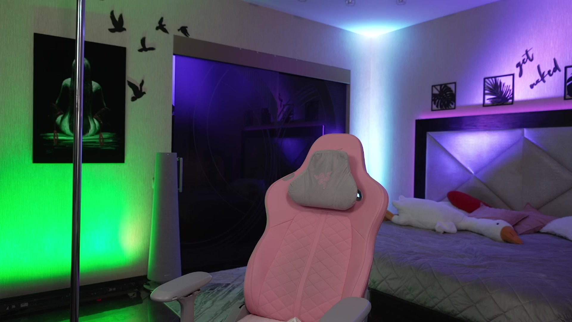 Gallery image thumbnail from GoGoDr3am's myfreecams stream on, 03/05/2025, 23:29 image 2 of 20
