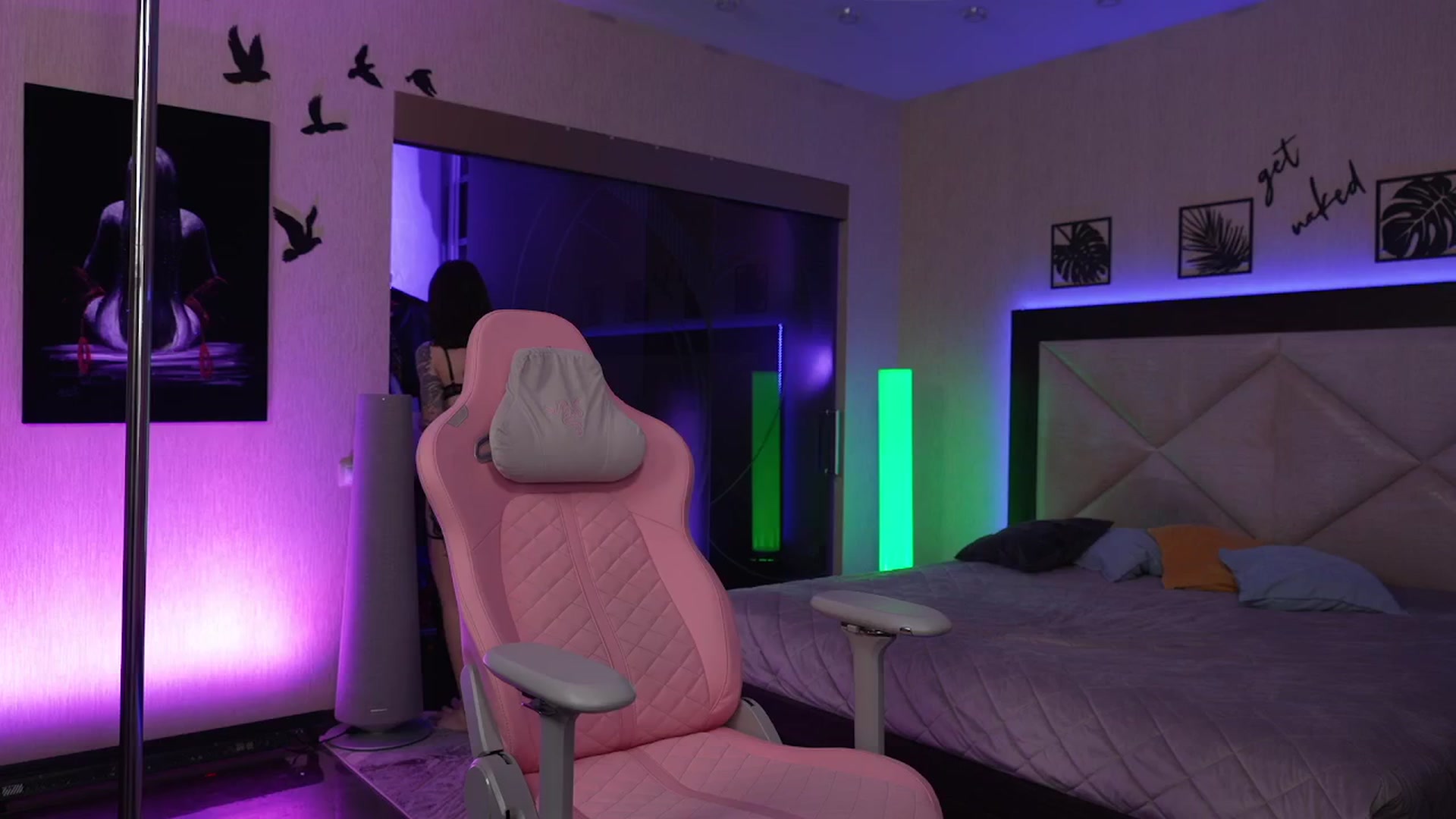 Gallery image thumbnail from GoGoDr3am's myfreecams stream on, 03/25/2025, 01:21 image 14 of 20
