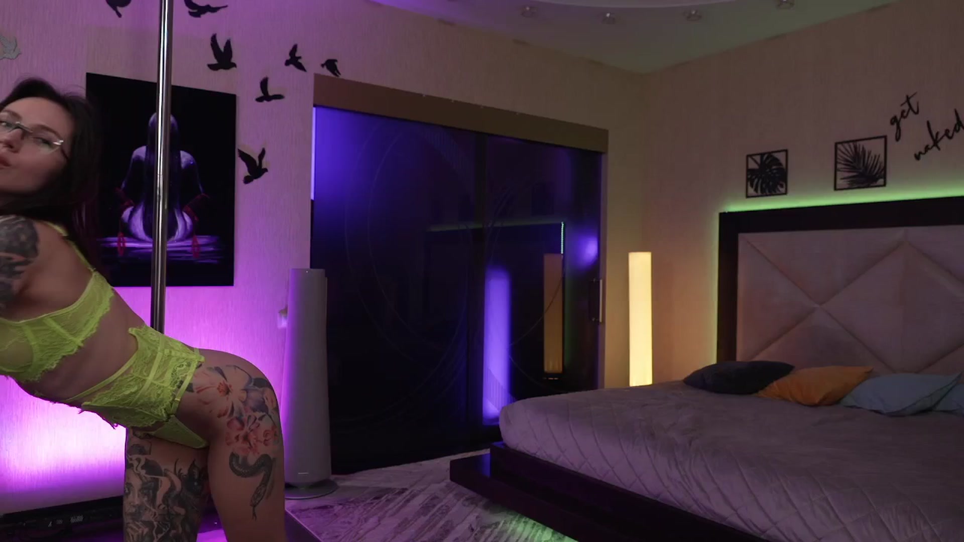 Gallery image thumbnail from GoGoDr3am's myfreecams stream on, 03/28/2025, 24:31 image 6 of 20