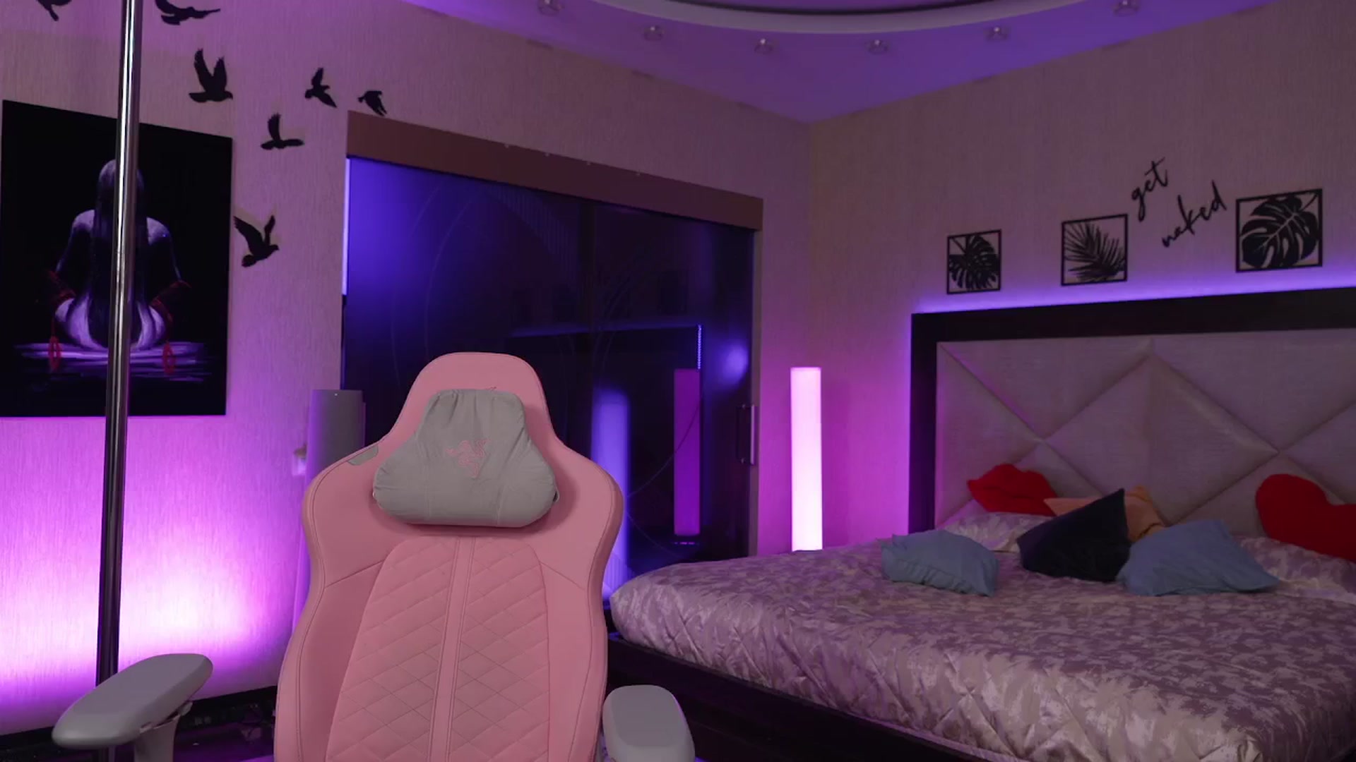 Gallery image thumbnail from GoGoDr3am's myfreecams stream on, 04/05/2025, 23:30 image 15 of 20