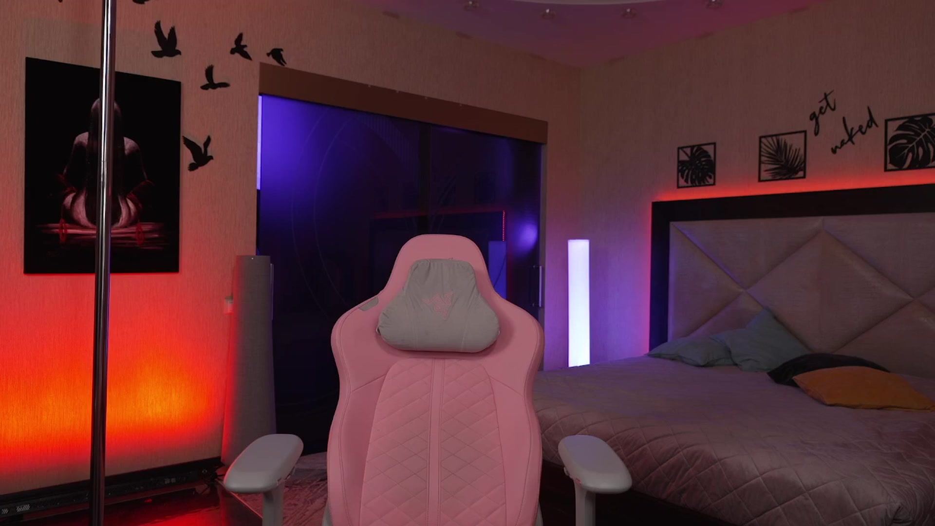 Gallery image thumbnail from GoGoDr3am's myfreecams stream on, 04/19/2025, 24:32 image 18 of 20