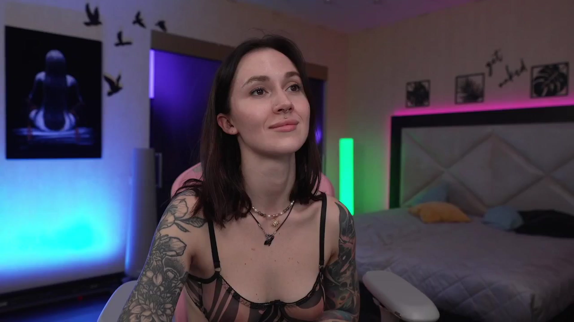Gallery image thumbnail from GoGoDr3am's myfreecams stream on, 05/04/2025, 02:25 image 17 of 20