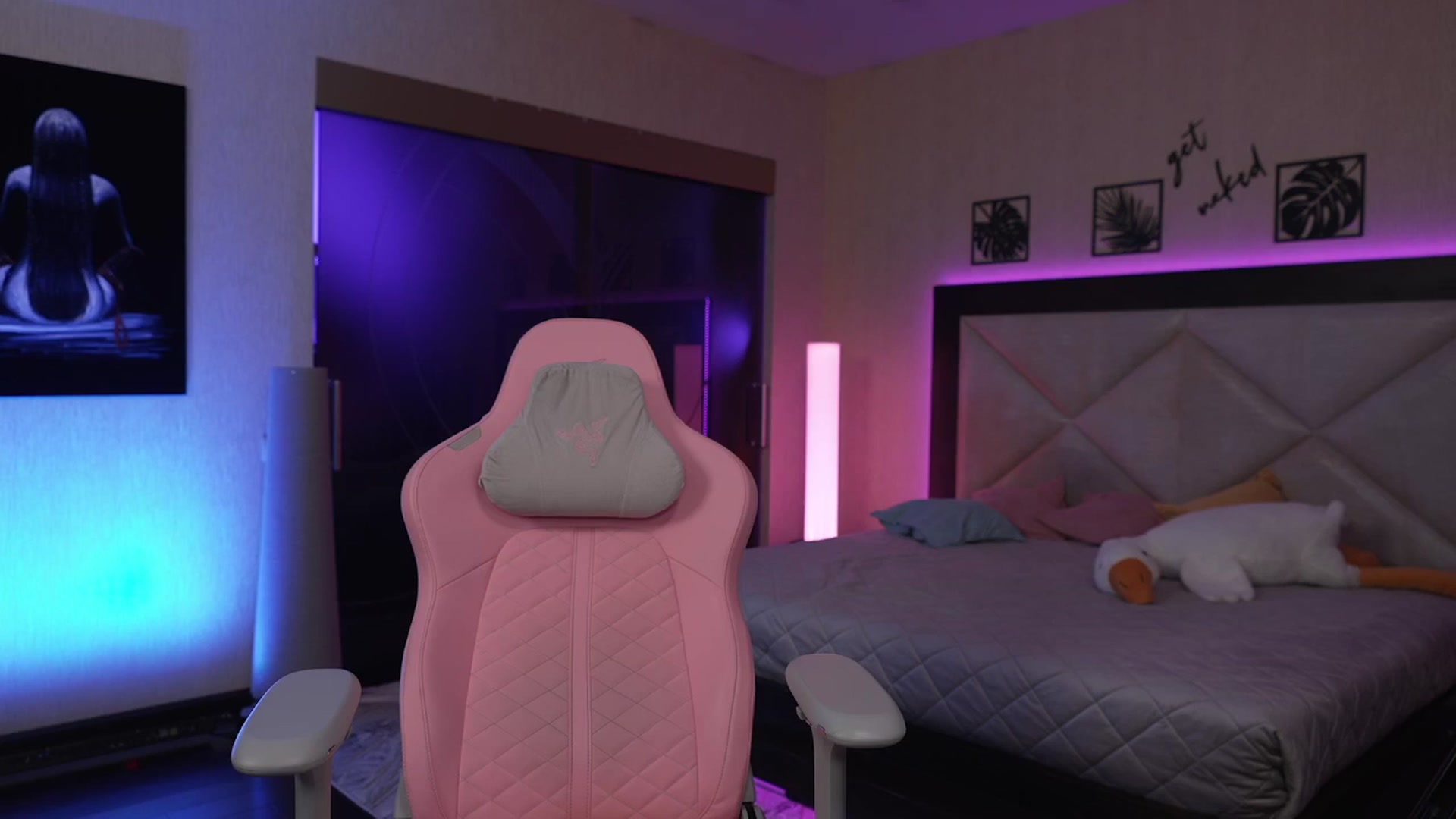 Gallery image thumbnail from GoGoDr3am's myfreecams stream on, 05/13/2025, 24:48 image 10 of 20