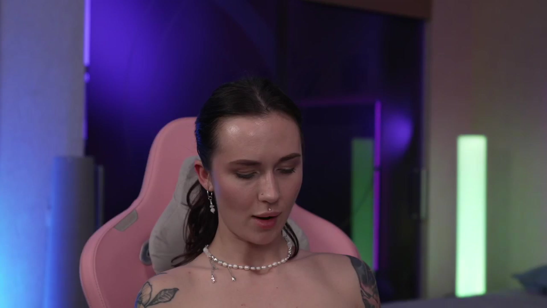 Gallery image thumbnail from GoGoDr3am's myfreecams stream on, 05/13/2025, 24:48 image 18 of 20